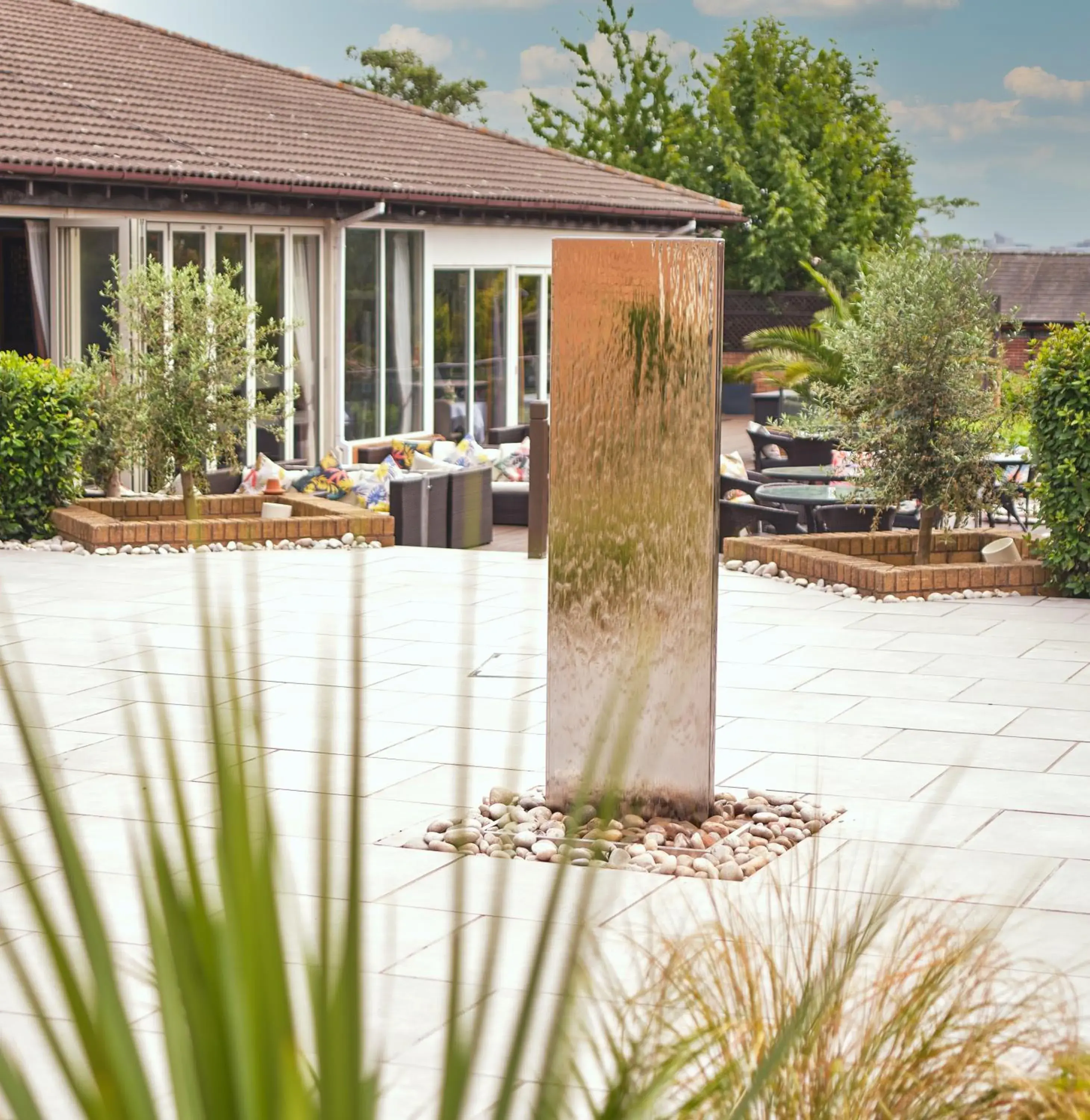 Property building in Mercure Milton Keynes Hotel Property building in Mercure Milton Keynes Hotel