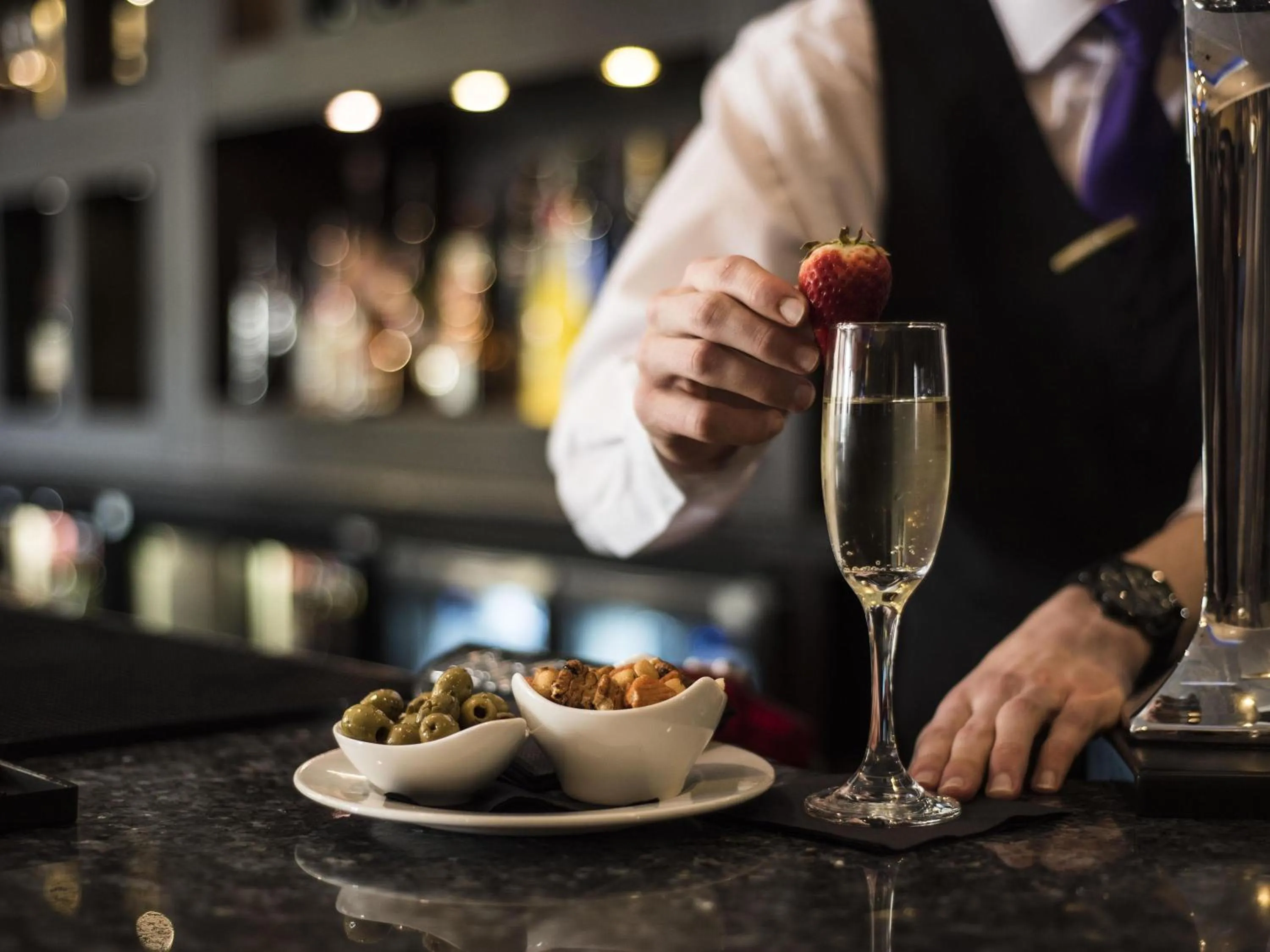 Lounge or bar in Mercure Milton Keynes Hotel