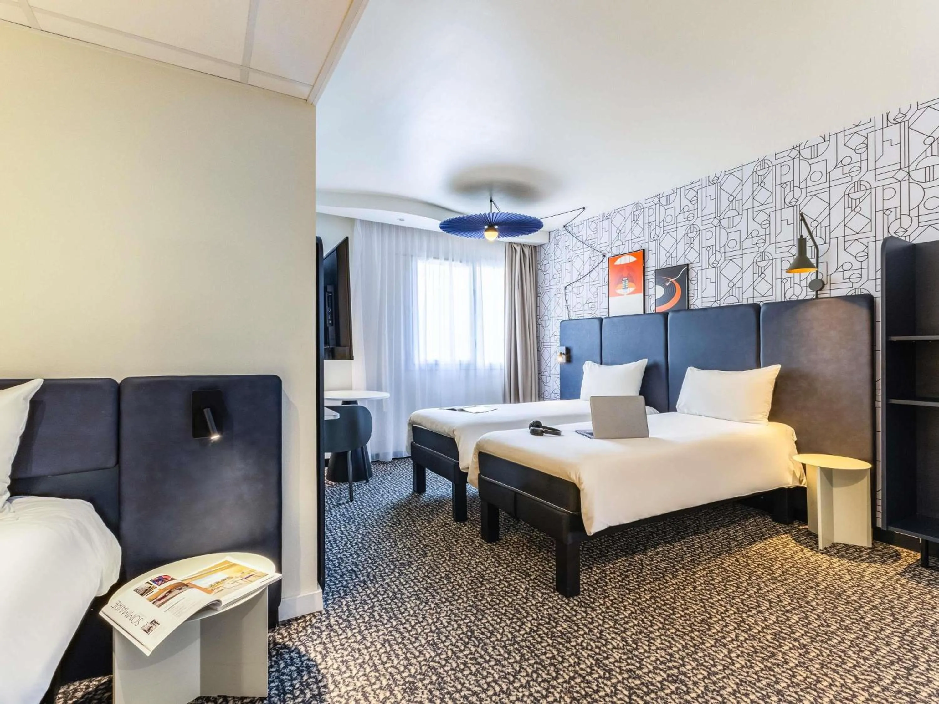 Bedroom, Bed in ibis Dunkerque