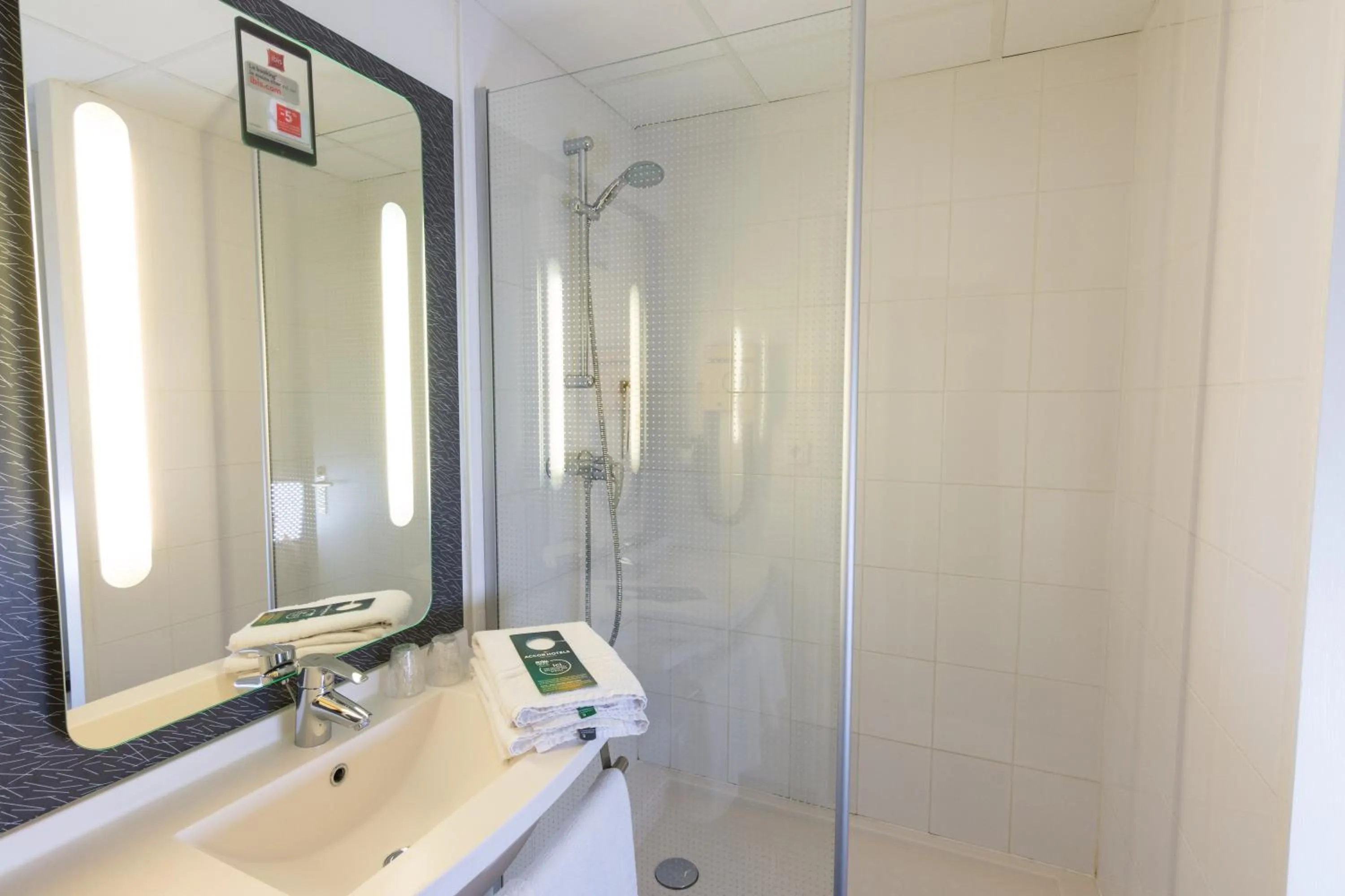 Shower in ibis Dunkerque