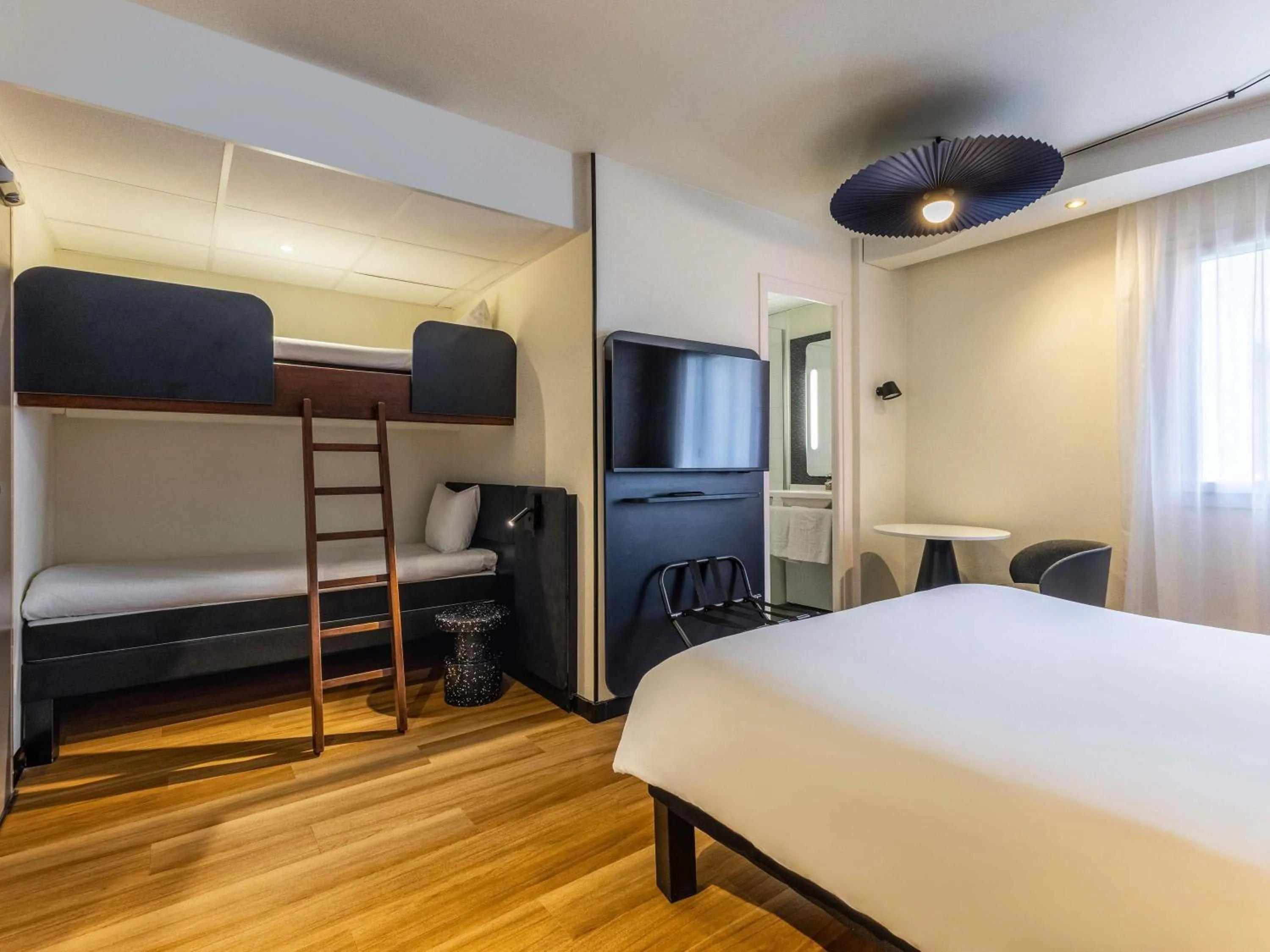 Bedroom, Bed in ibis Dunkerque