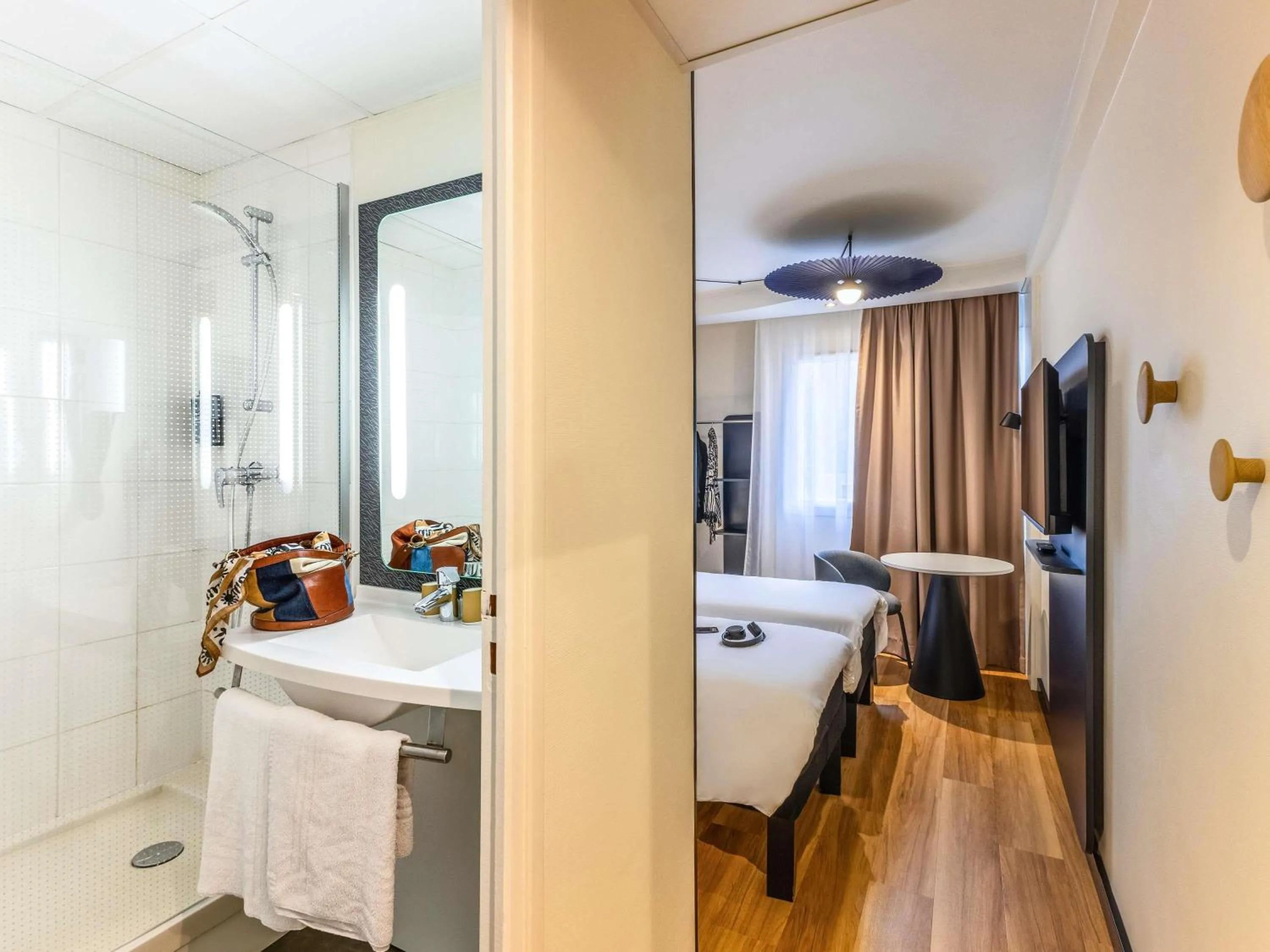 Bedroom, Bed in ibis Dunkerque