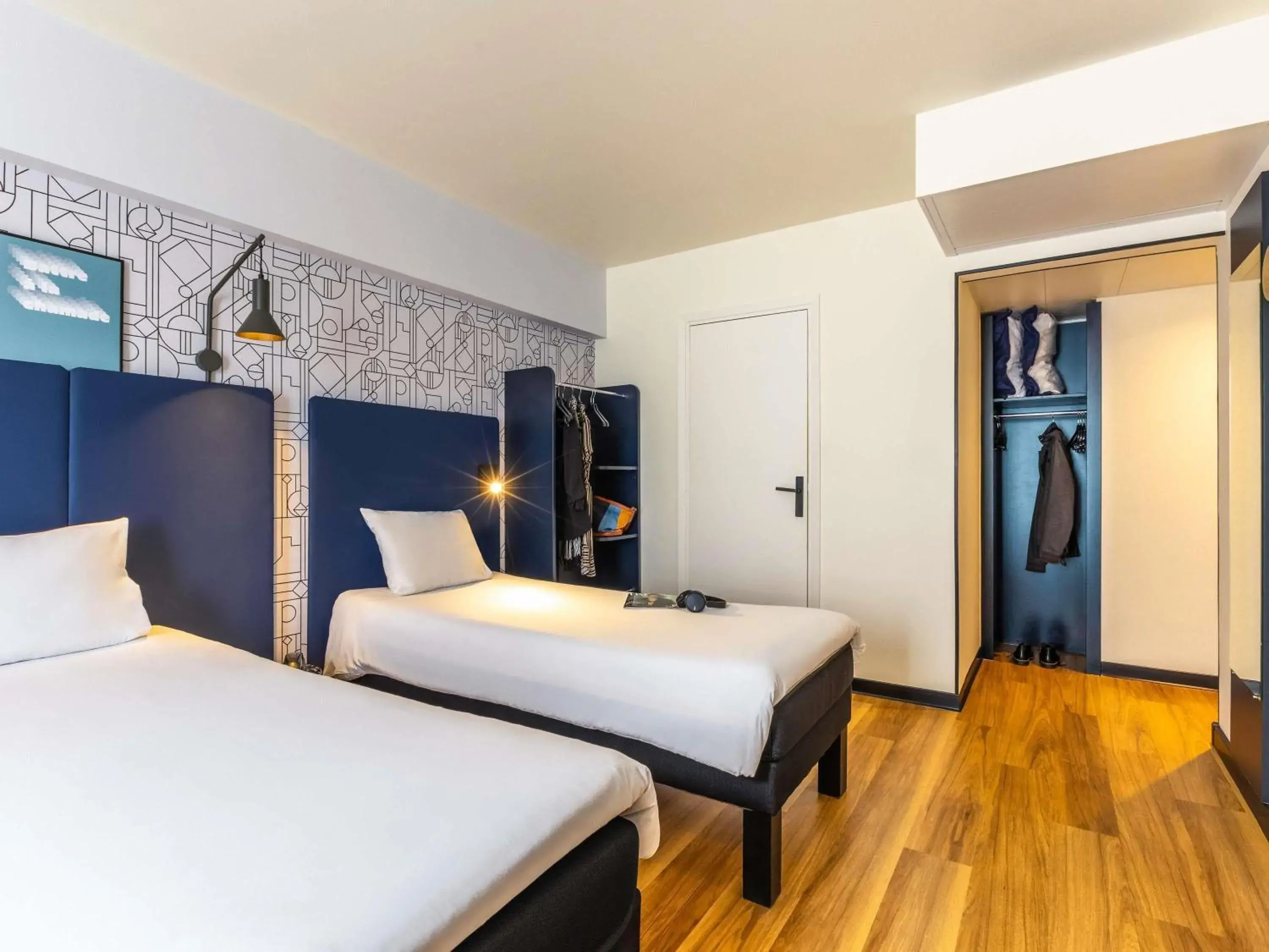 Bedroom, Bed in ibis Dunkerque Bedroom, Bed in ibis Dunkerque