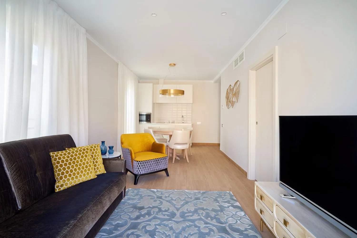 Kitchen or kitchenette in Tandem Soho Suites