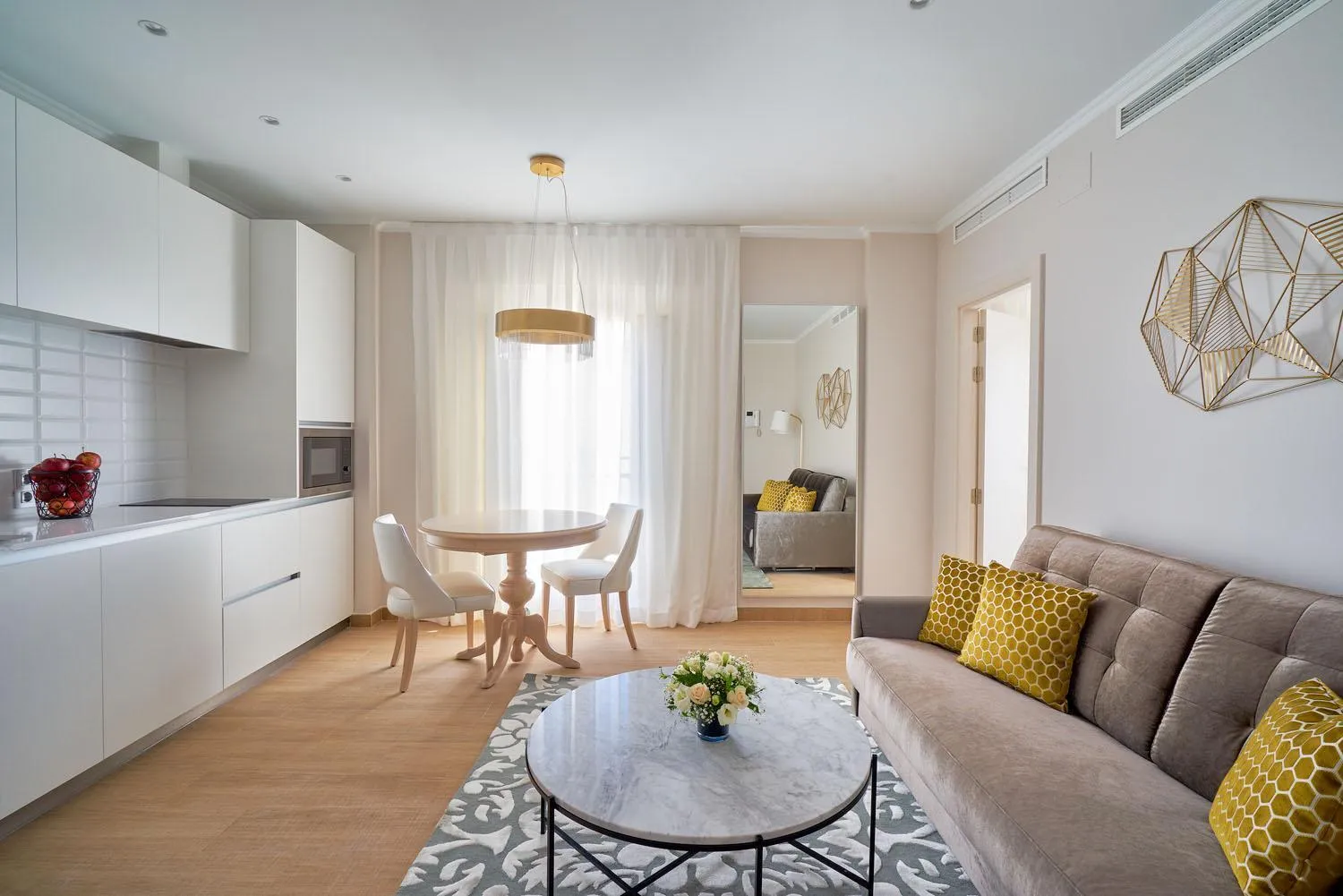 Kitchen or kitchenette in Tandem Soho Suites