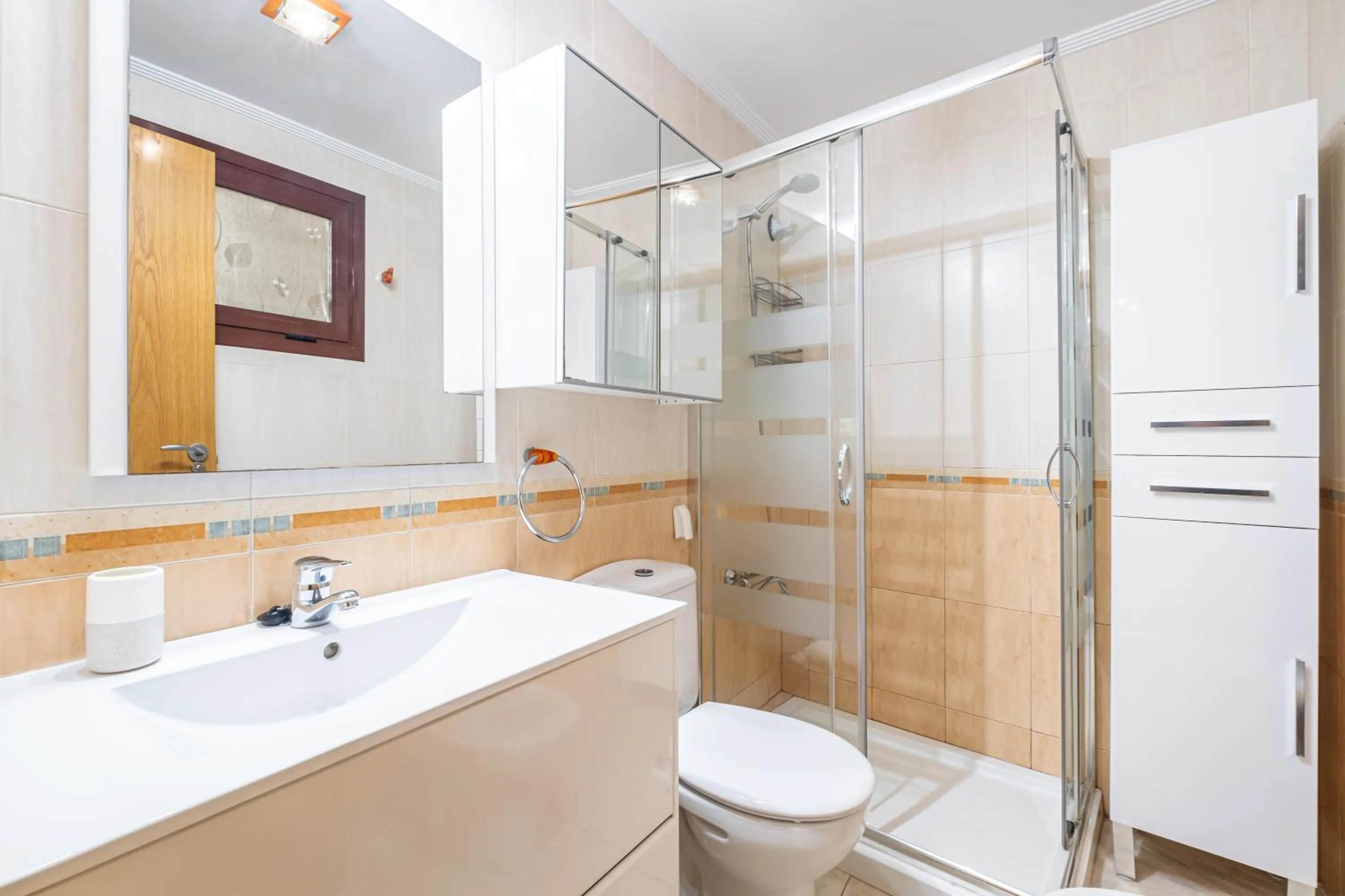 Shower in Torre Mar 20-F Apartment Levante Beach