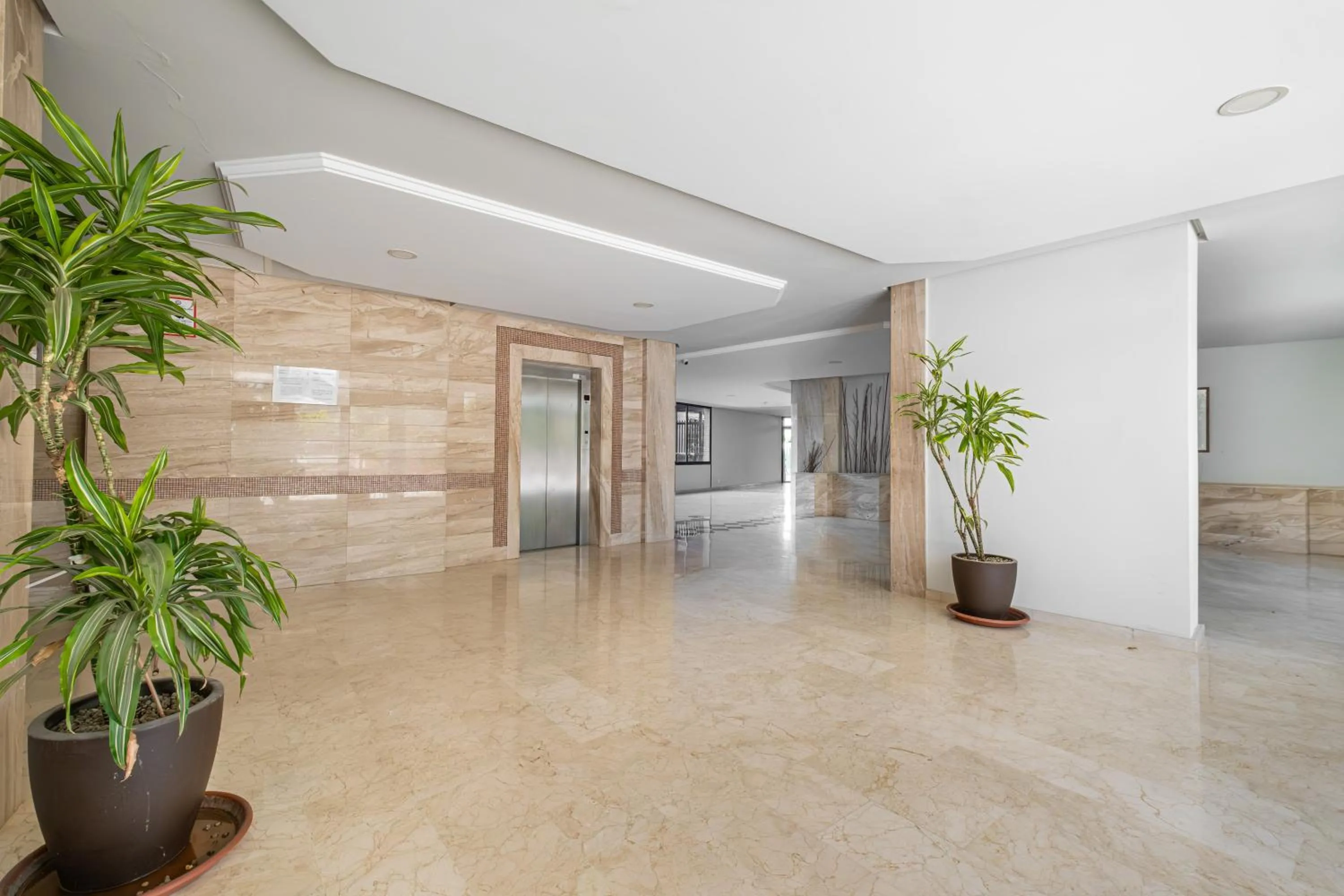 elevator in Torre Mar 20-F Apartment Levante Beach