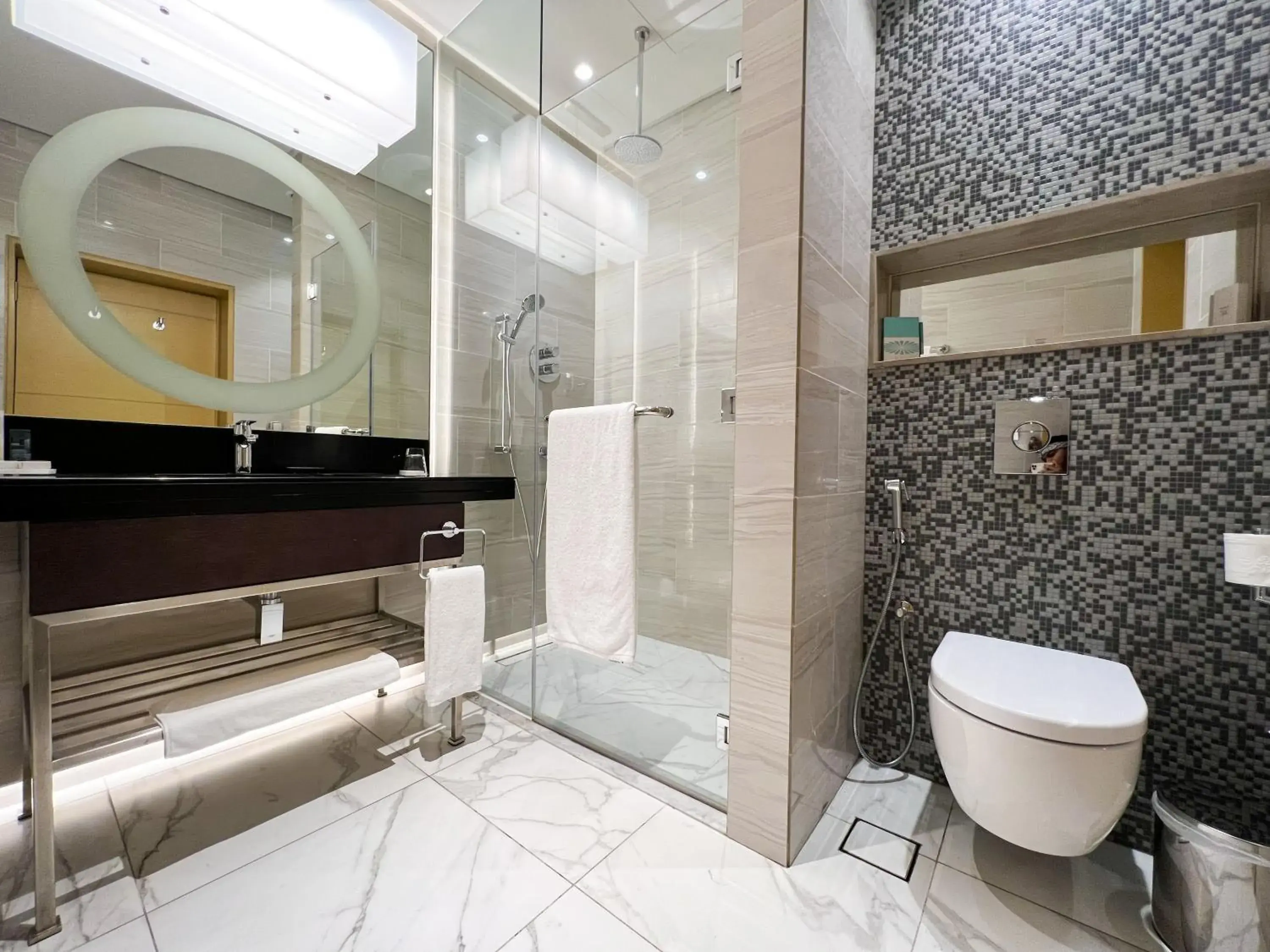 Classic Room King - single occupancy in Grayton Hotel by Blazon Hotels Classic Room King - single occupancy in Grayton Hotel by Blazon Hotels