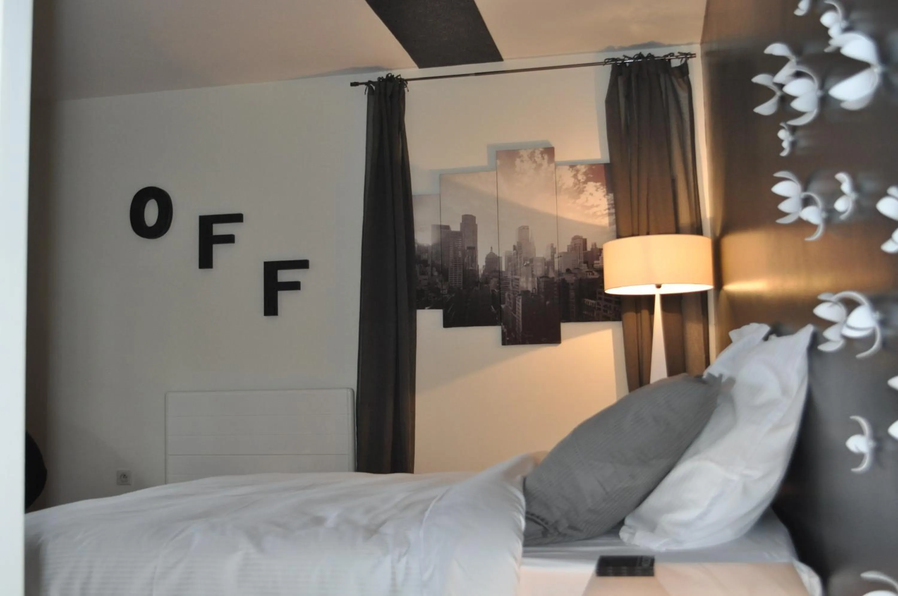 Photo of the whole room, Bed in Au Cœur du Jardin