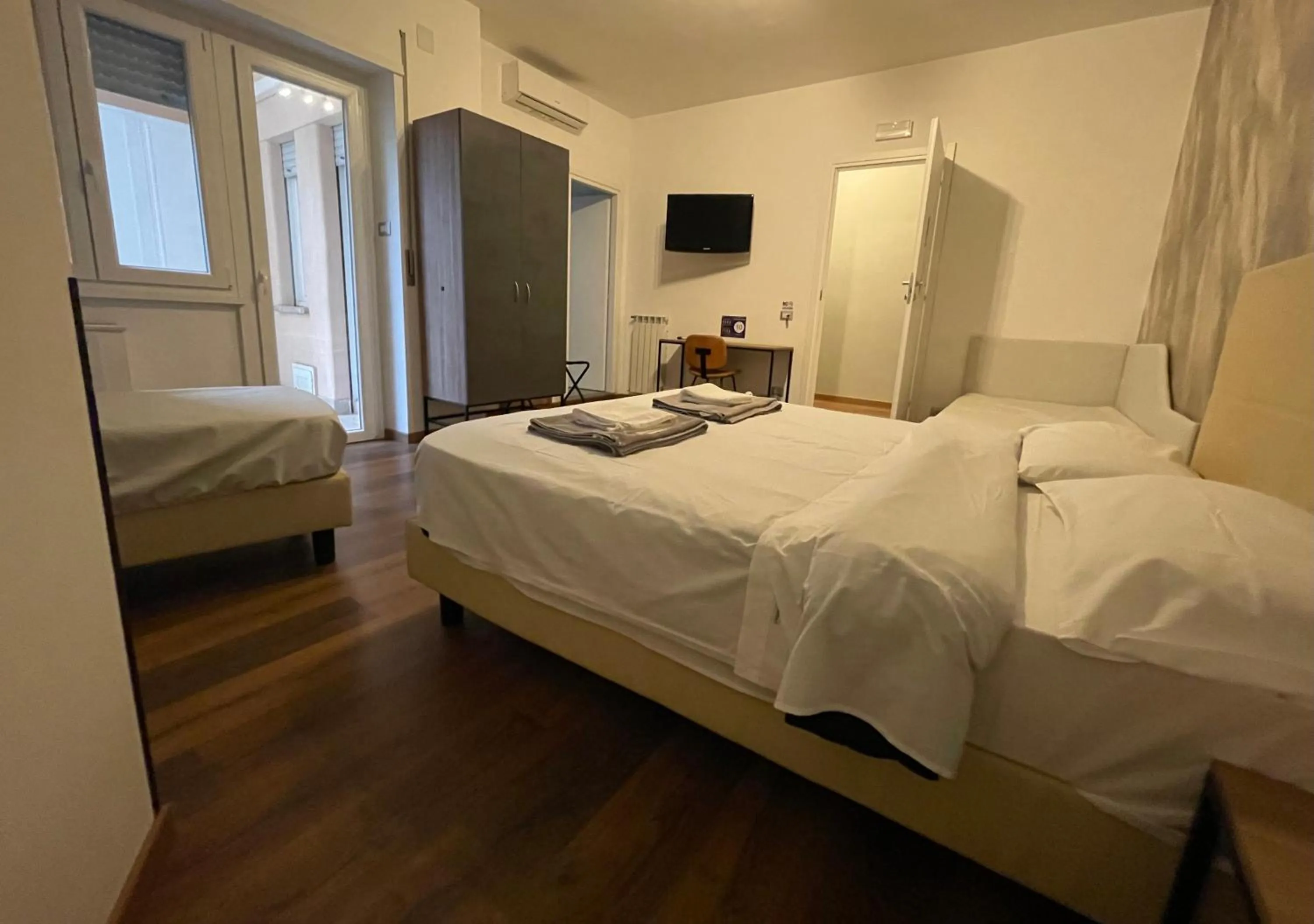 Bedroom, Bed in Luciano Licia Guest House