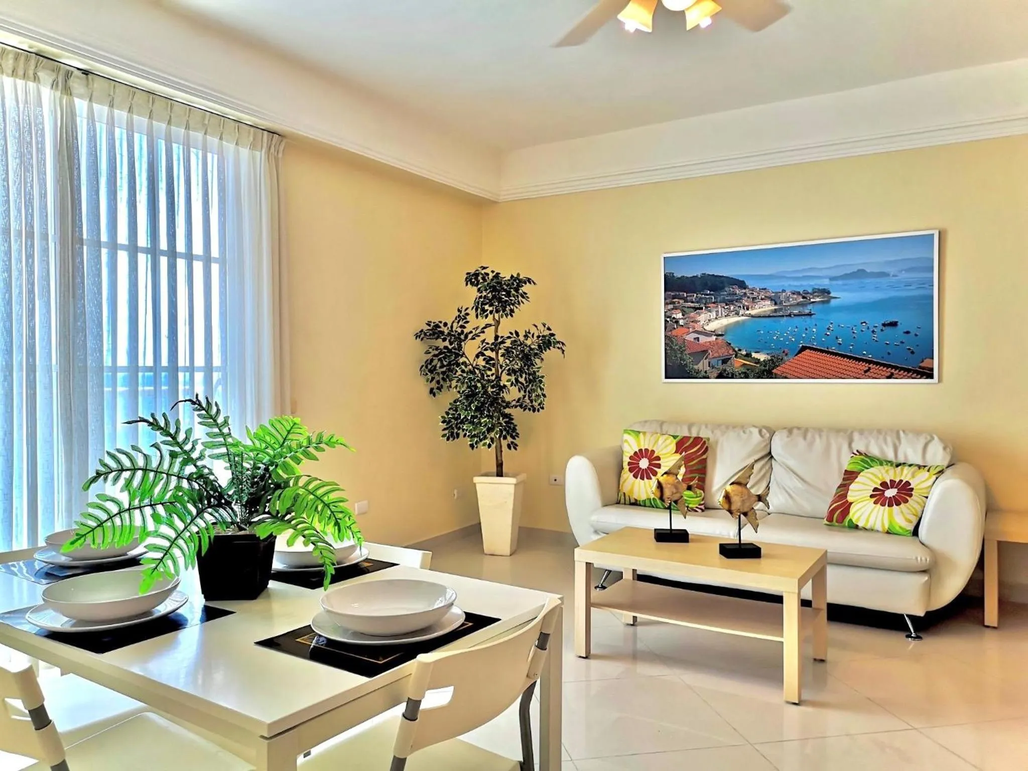 Dining area in Hotel Shakey