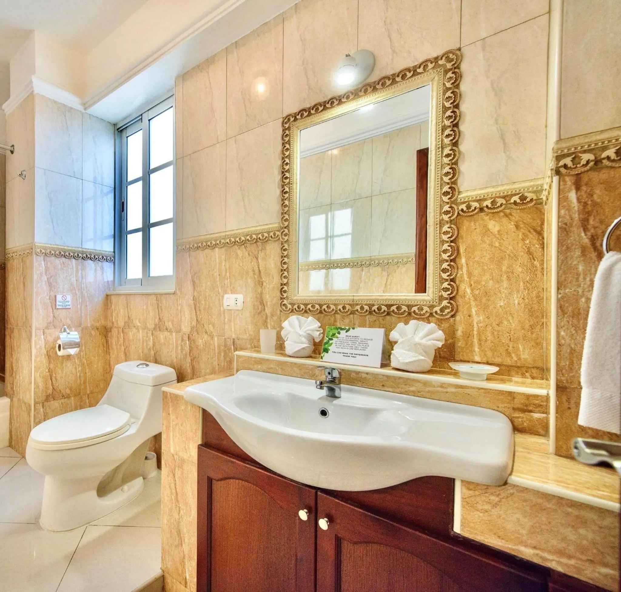 Bathroom in Hotel Shakey