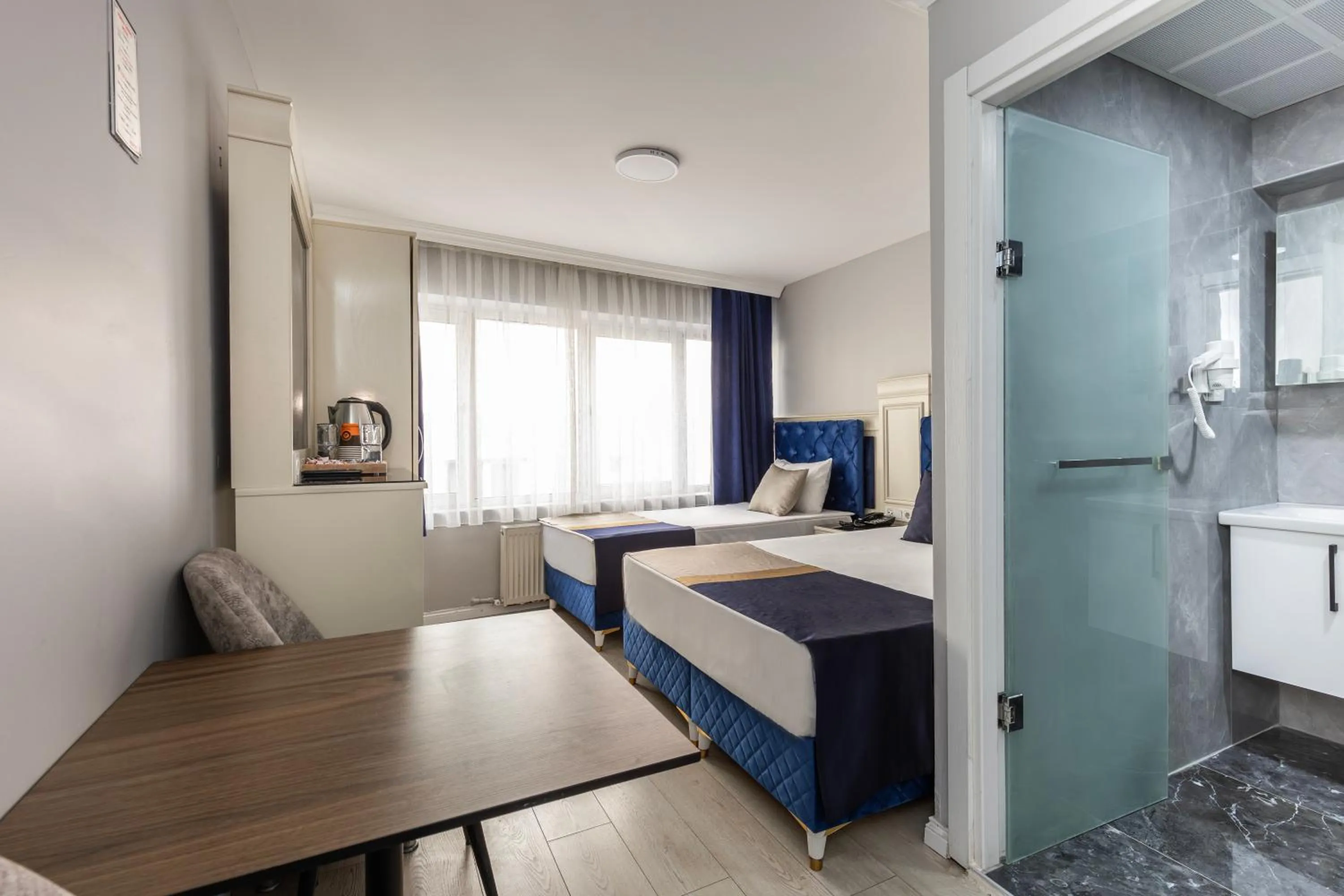 Photo of the whole room, Bed in Sirkeci Grand Family Hotel & SPA