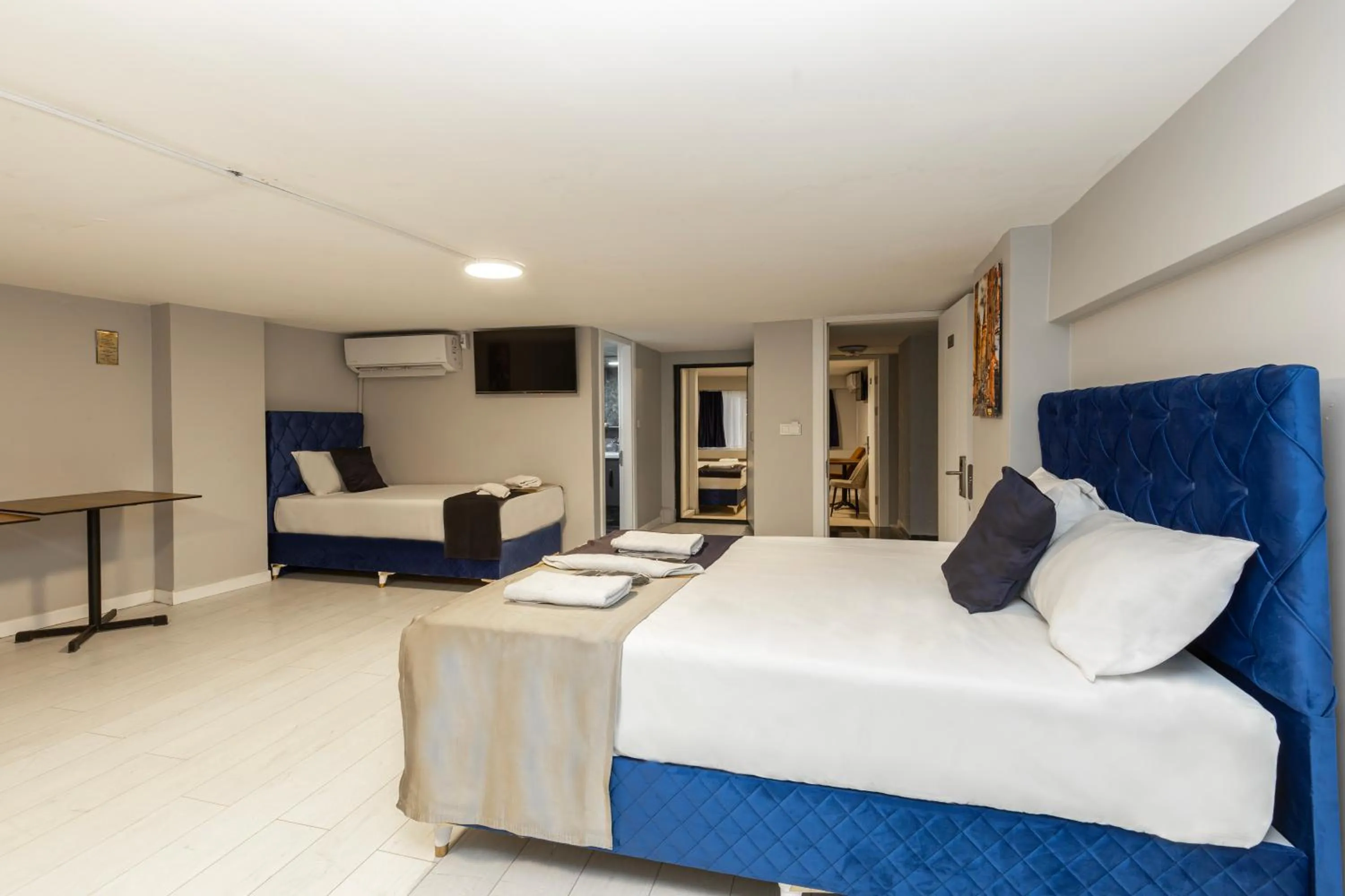 Photo of the whole room, Bed in Sirkeci Grand Family Hotel & SPA