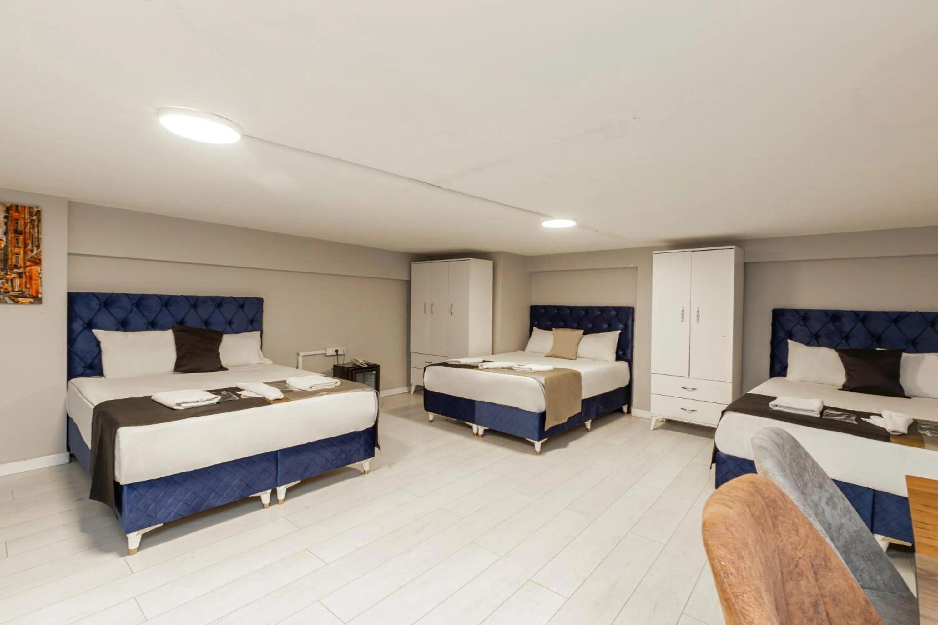 Photo of the whole room, Bed in Sirkeci Grand Family Hotel & SPA