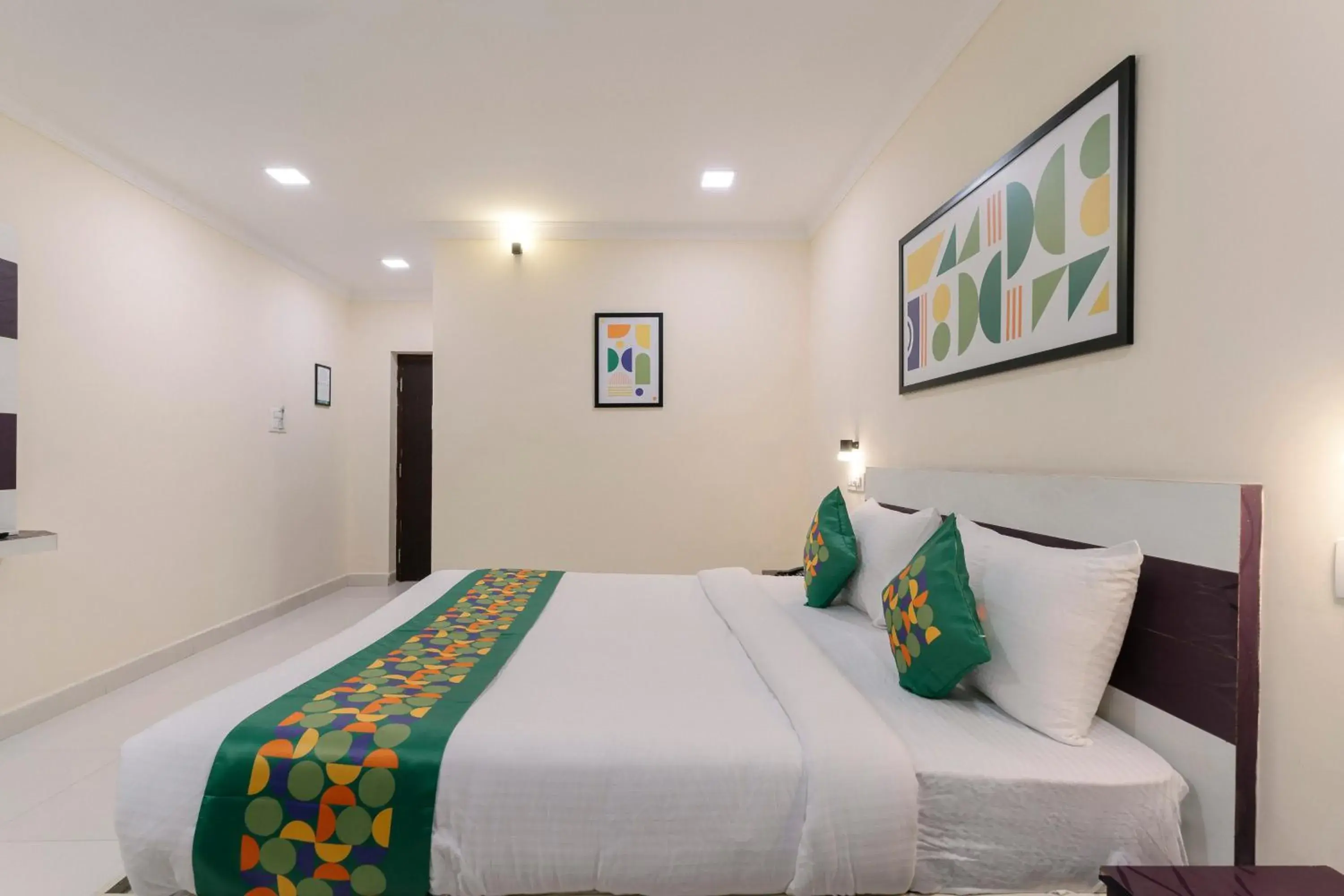 Deluxe Room - single occupancy in Treebo SNS Grand Inn With Swimming Pool Deluxe Room - single occupancy in Treebo SNS Grand Inn With Swimming Pool