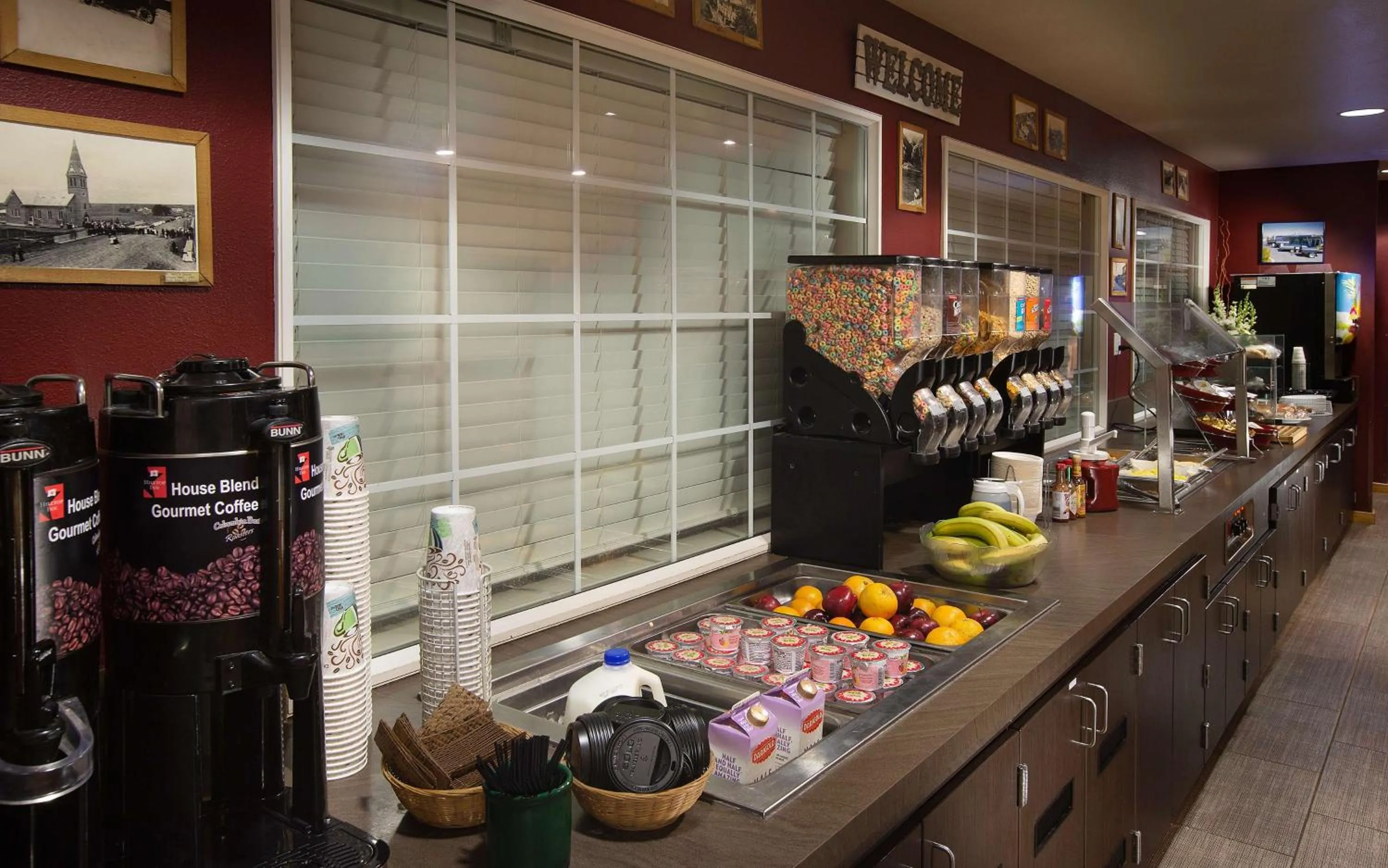 Restaurant/places to eat in Coast Hilltop Inn