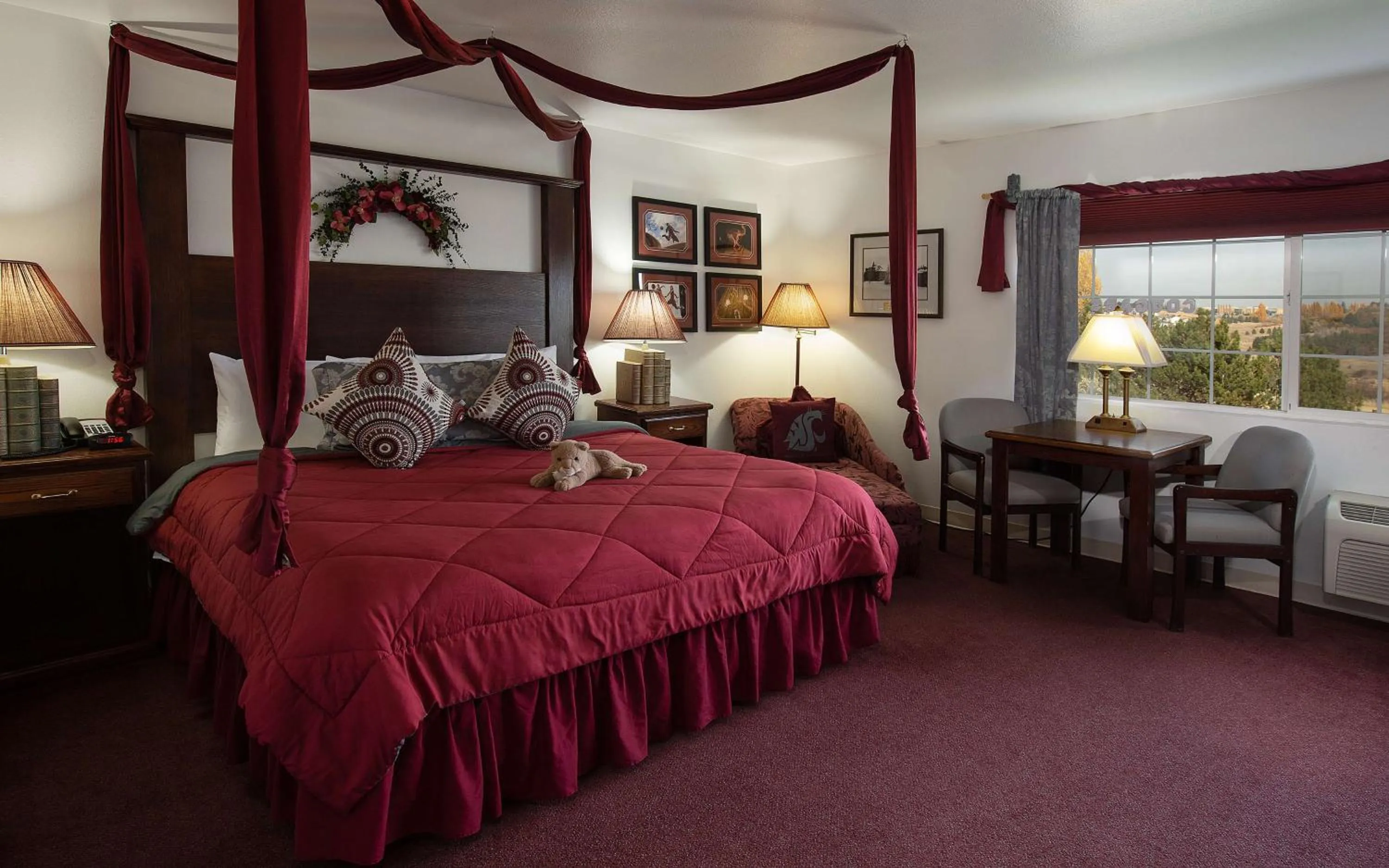 Photo of the whole room, Bed in Coast Hilltop Inn