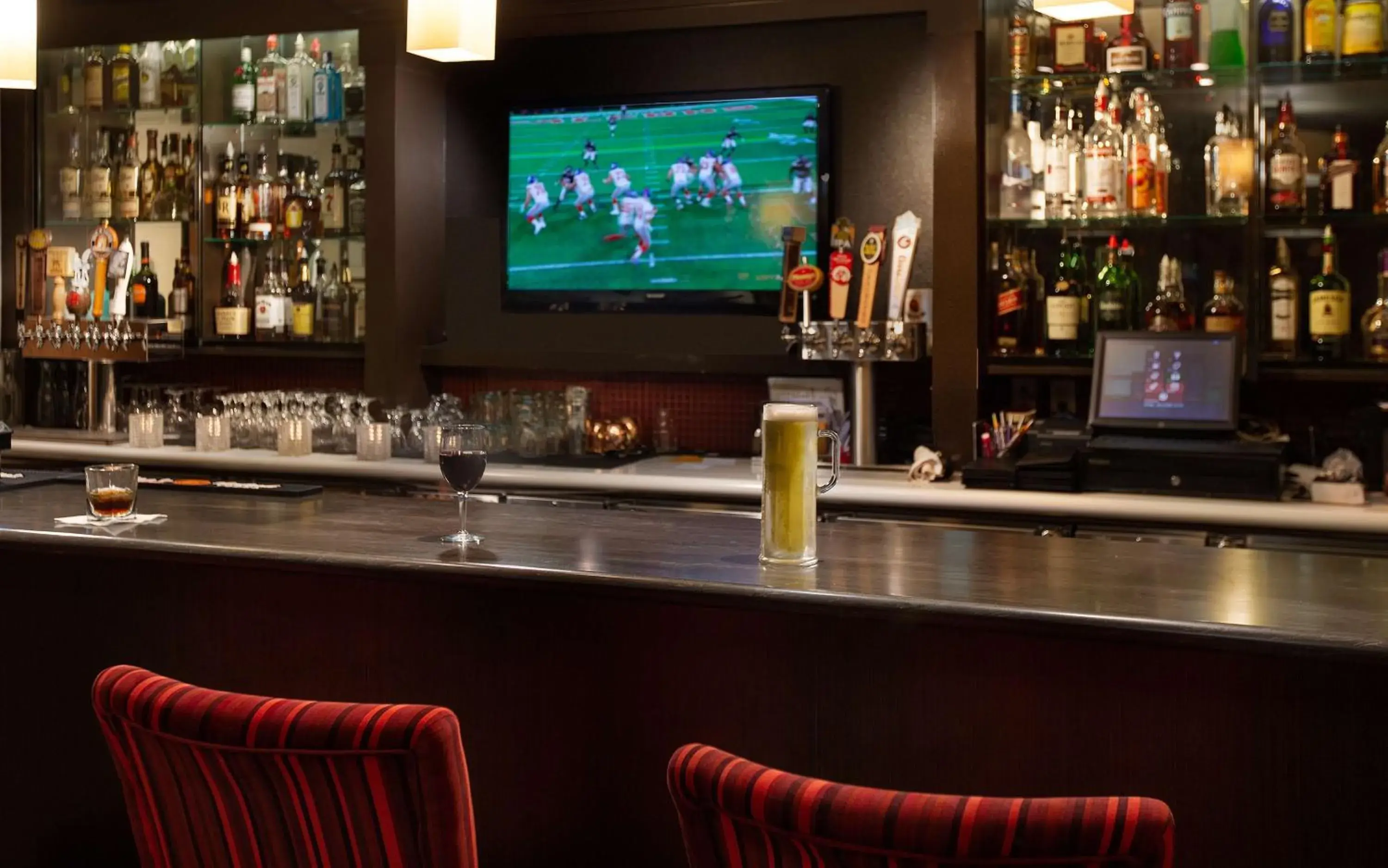 Lounge or bar in Coast Hilltop Inn Lounge or bar in Coast Hilltop Inn