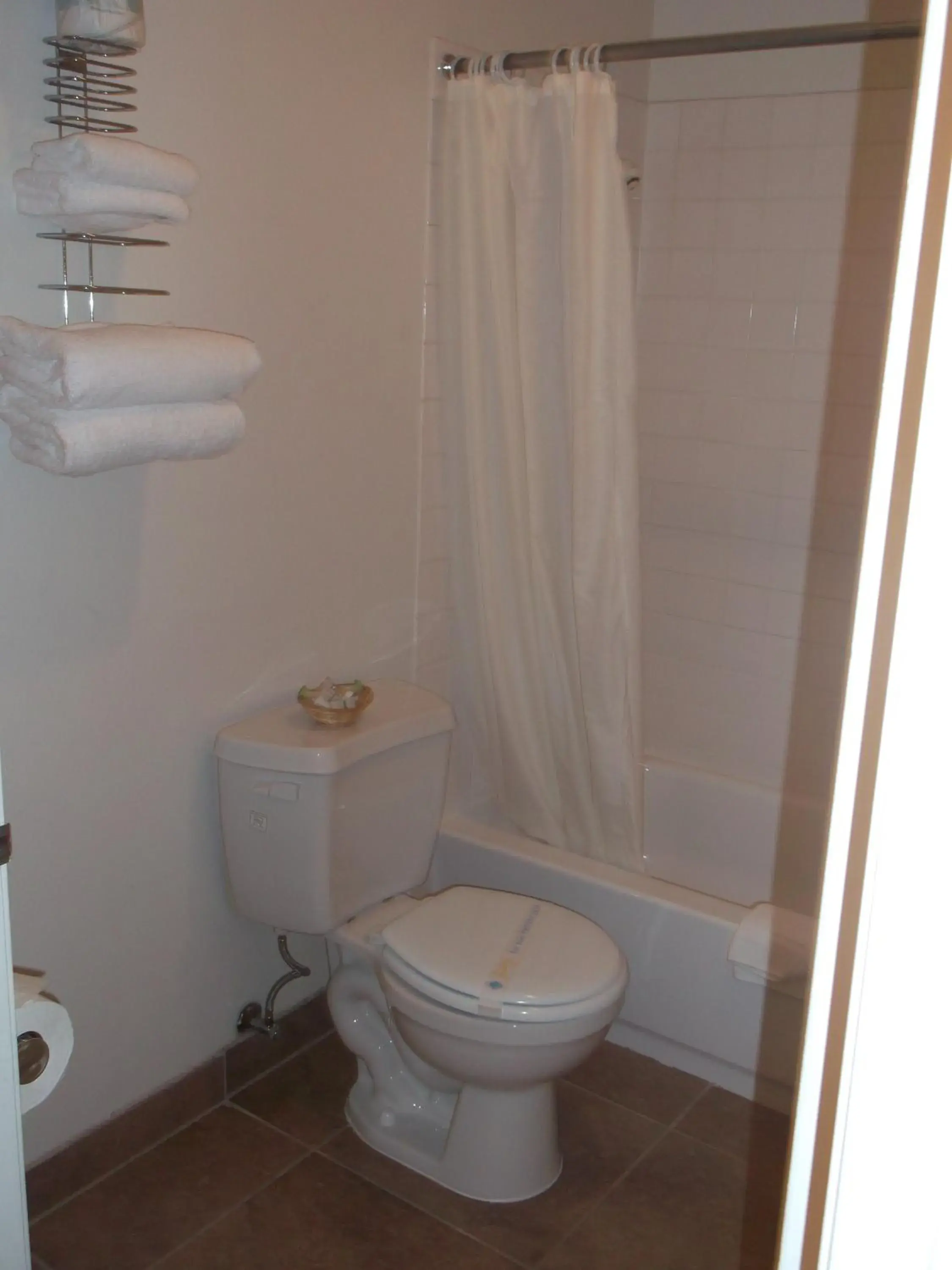 Bathroom in Sunrise Inn Bathroom in Sunrise Inn