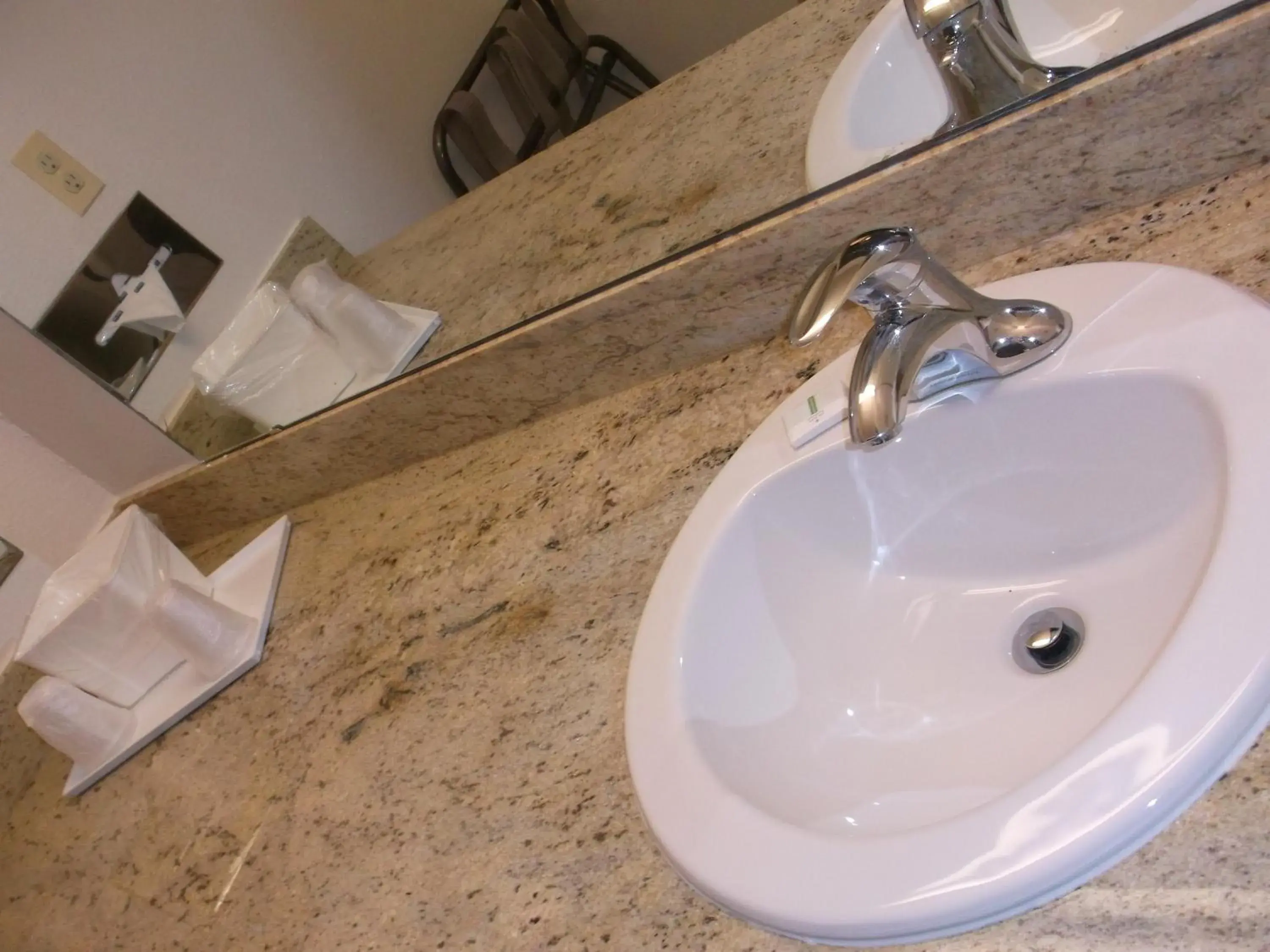 Bathroom in Sunrise Inn Bathroom in Sunrise Inn