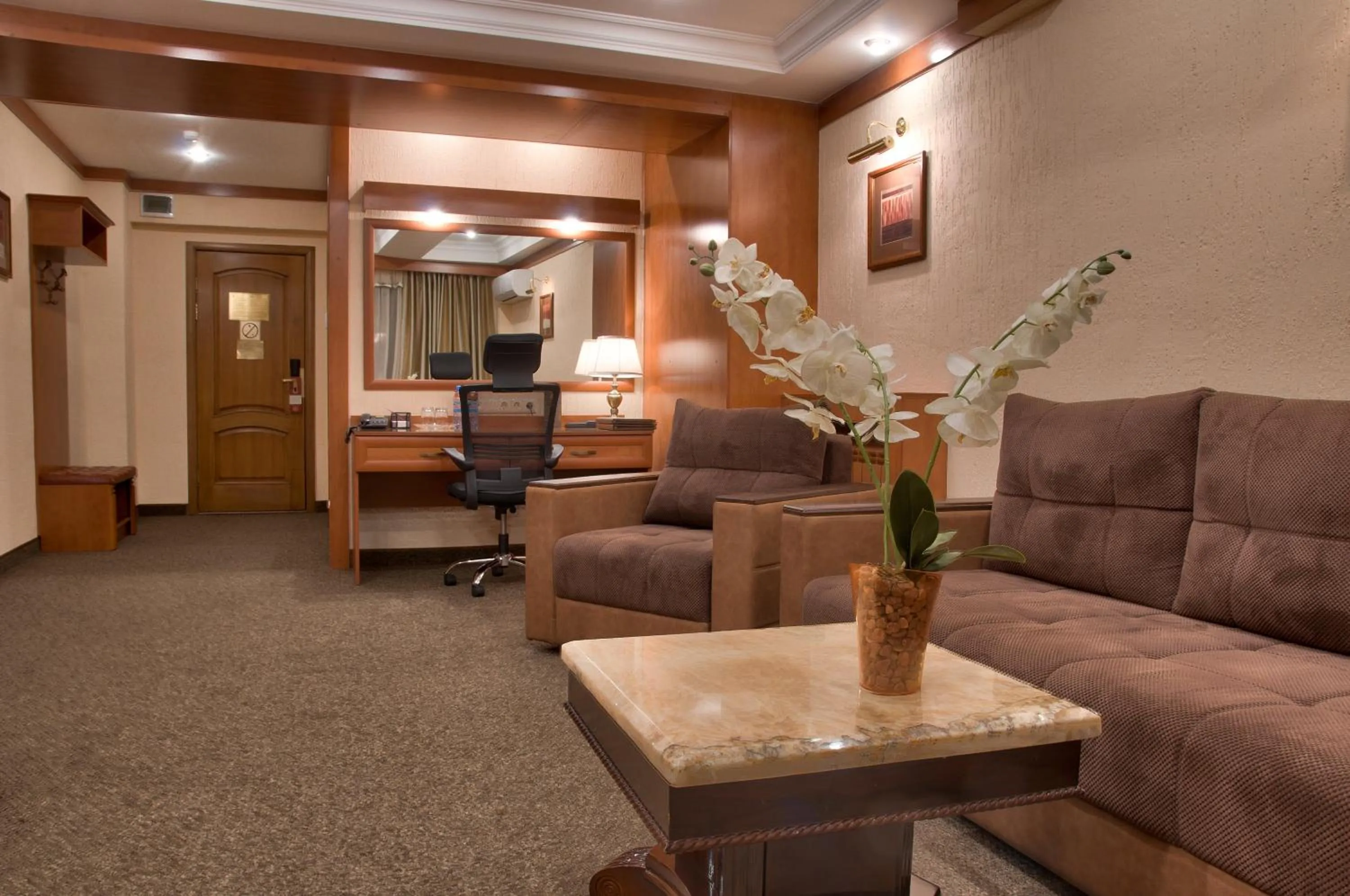 Living room in Hotel Uyut Almaty