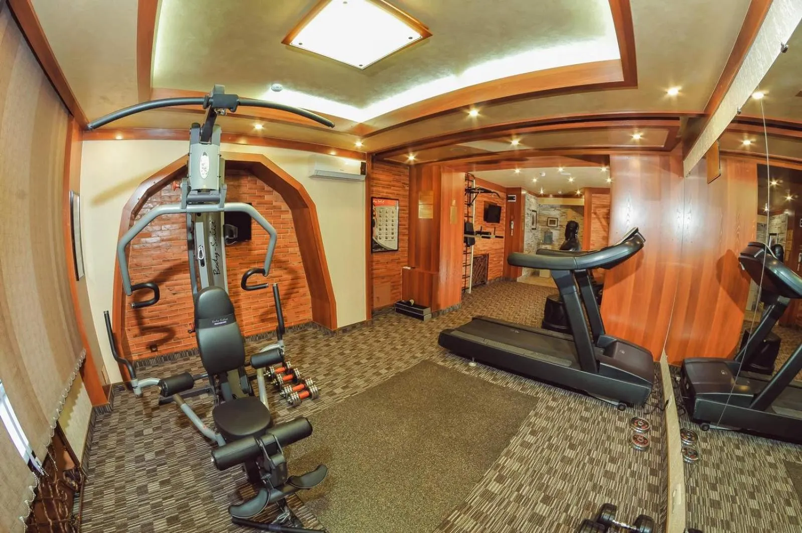 Fitness centre/facilities in Hotel Uyut Almaty