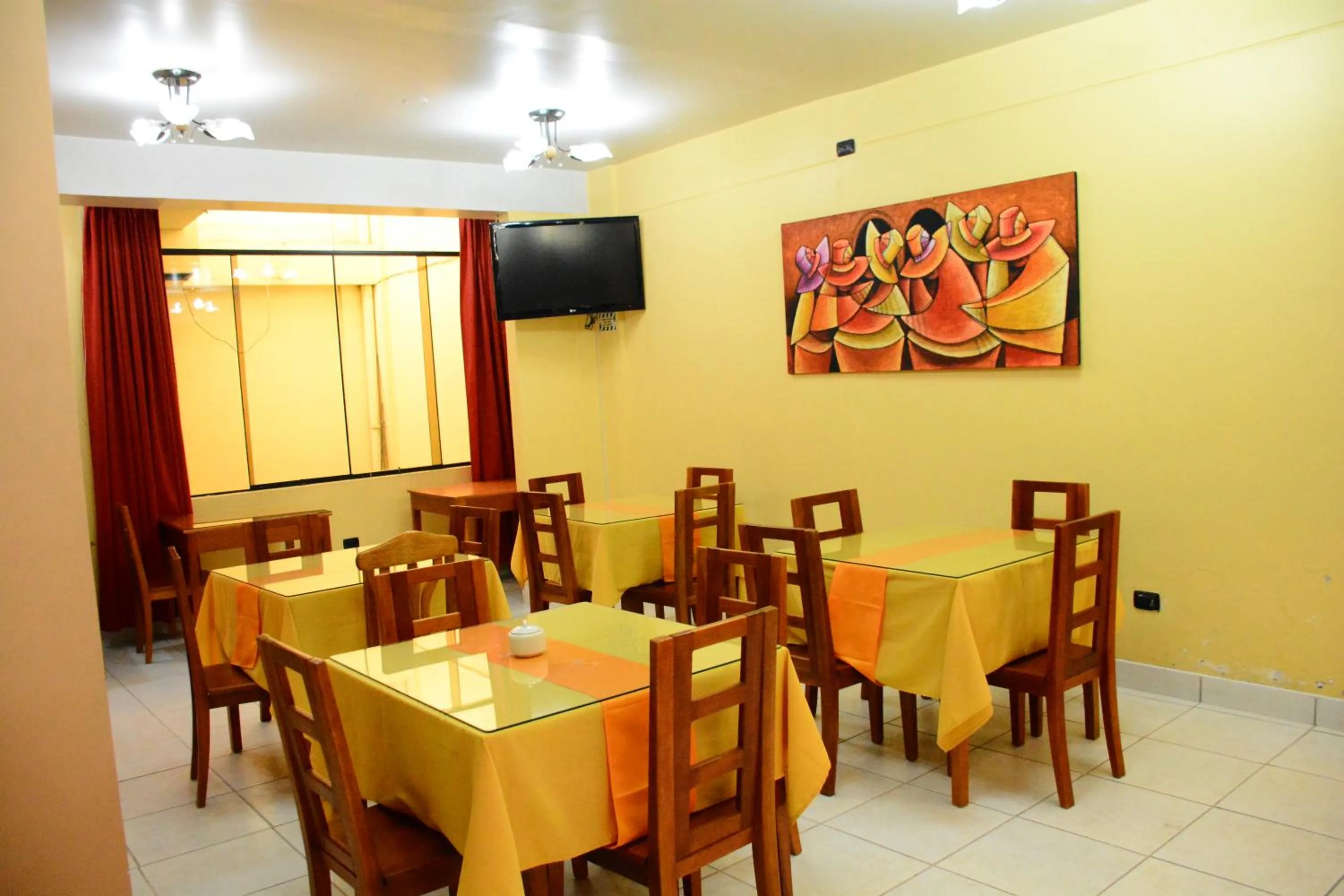 Restaurant/places to eat in Hotel Melanys