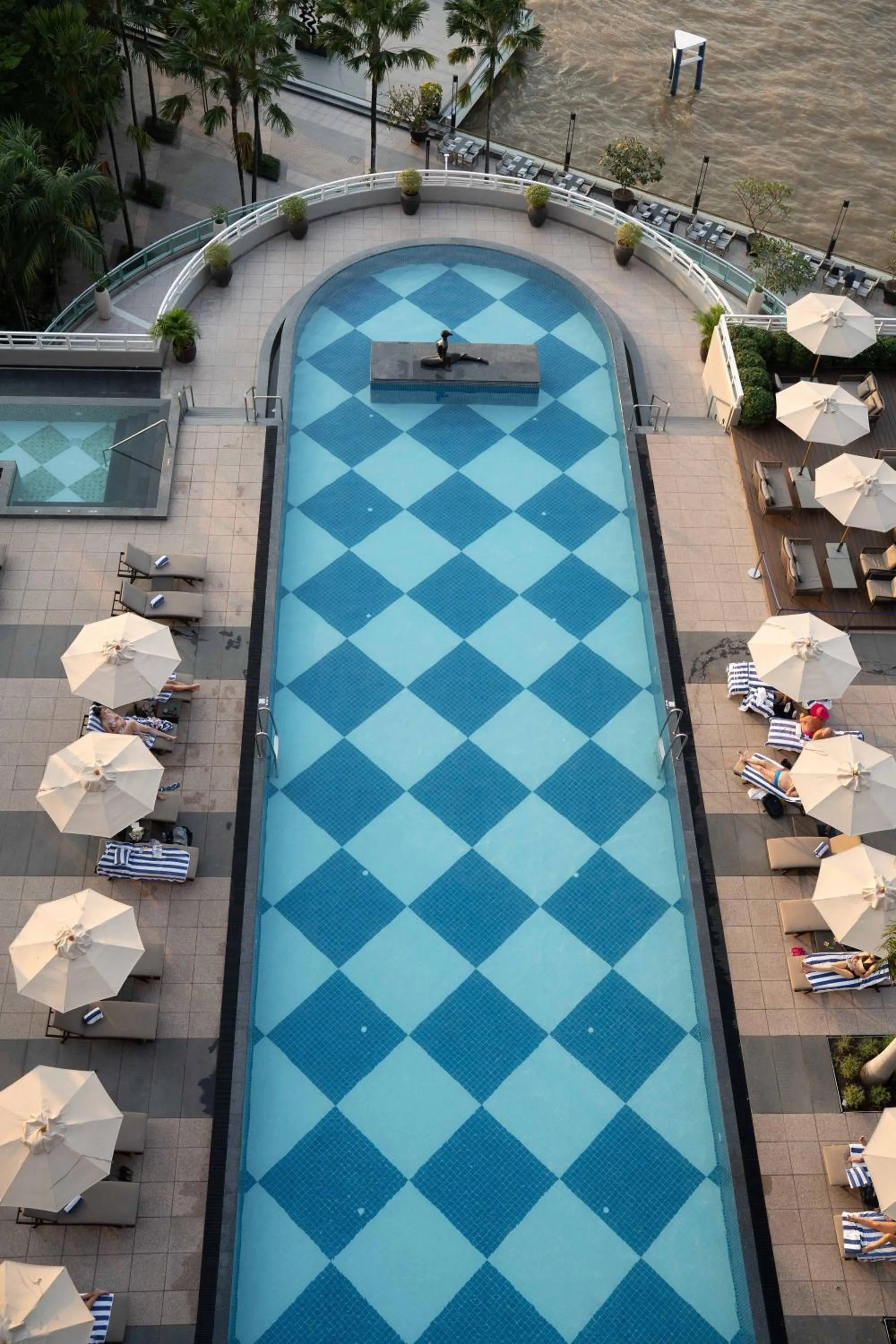Swimming pool in Chatrium Hotel Riverside Bangkok