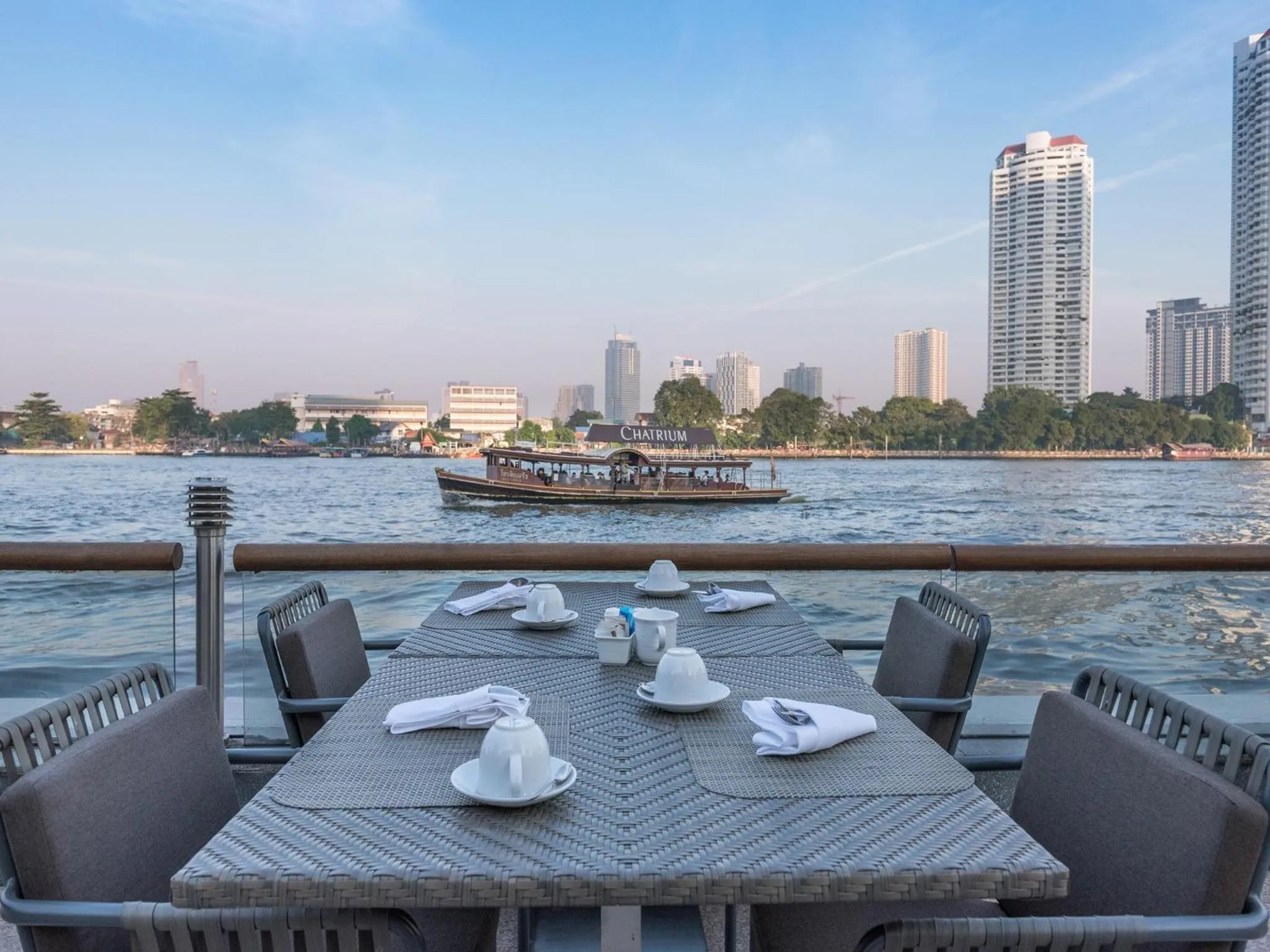 Restaurant/places to eat in Chatrium Hotel Riverside Bangkok