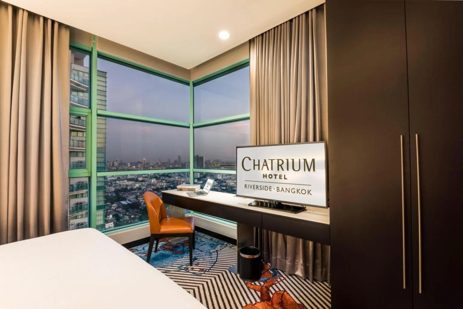 City view, Bed in Chatrium Hotel Riverside Bangkok