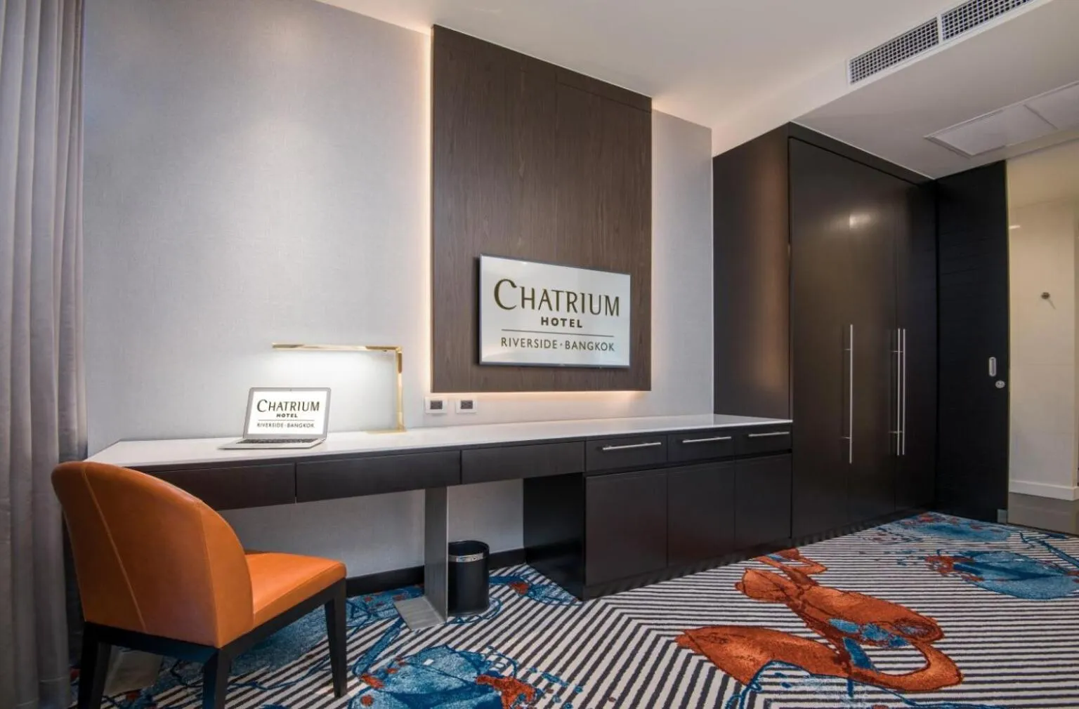 TV and multimedia, Bed in Chatrium Hotel Riverside Bangkok