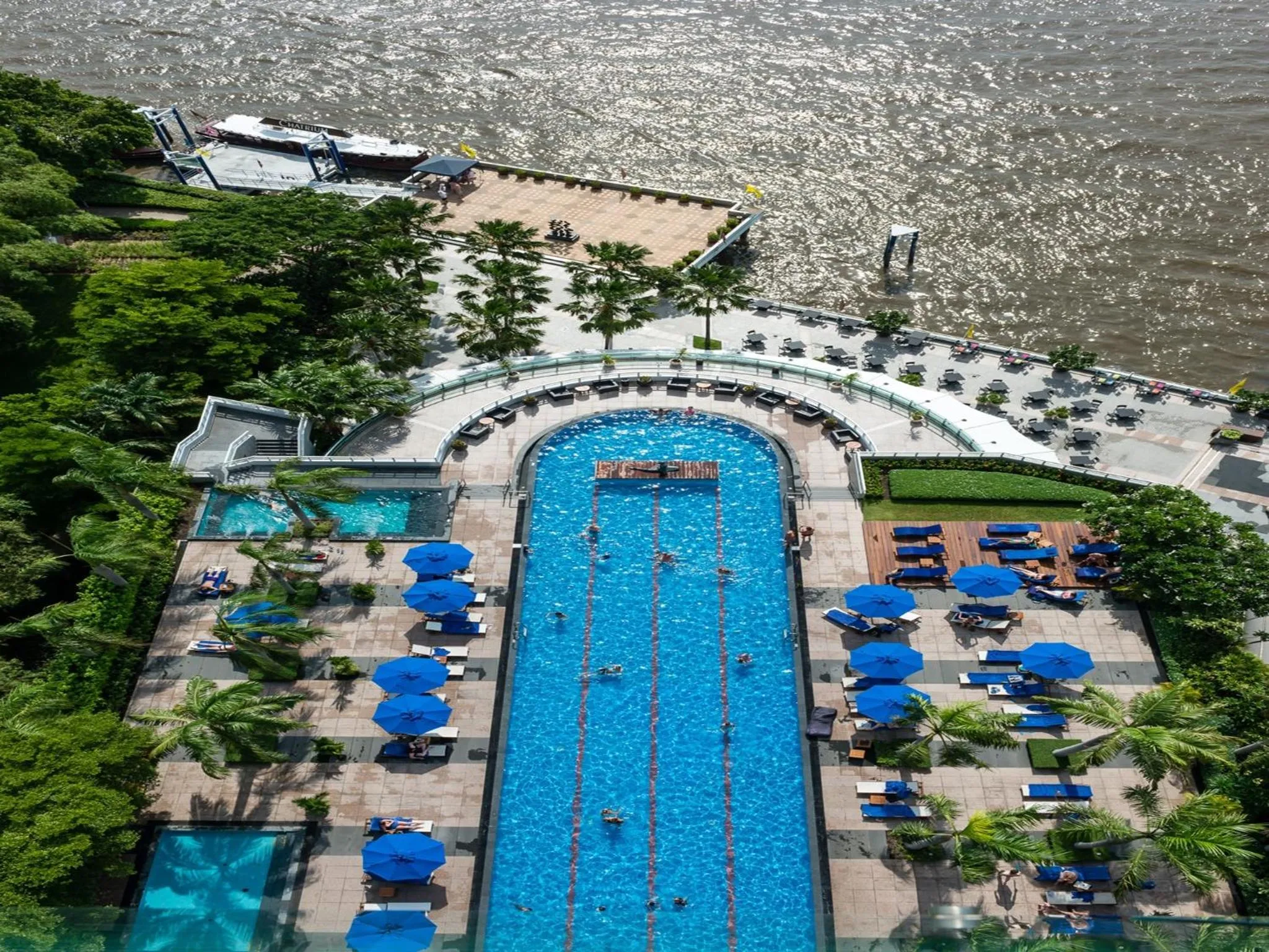 Swimming pool in Chatrium Hotel Riverside Bangkok