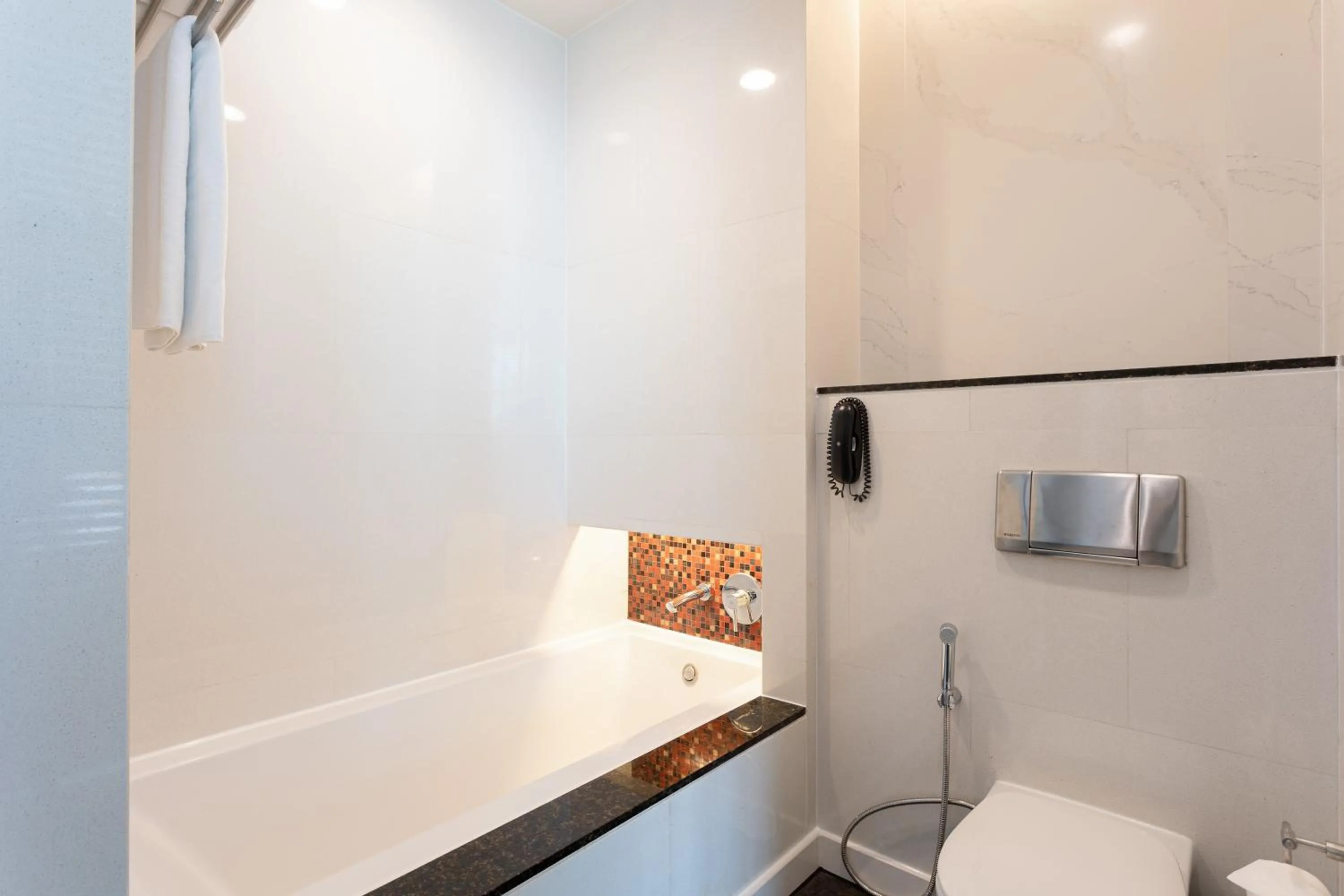 Bathroom, Bed in Chatrium Hotel Riverside Bangkok