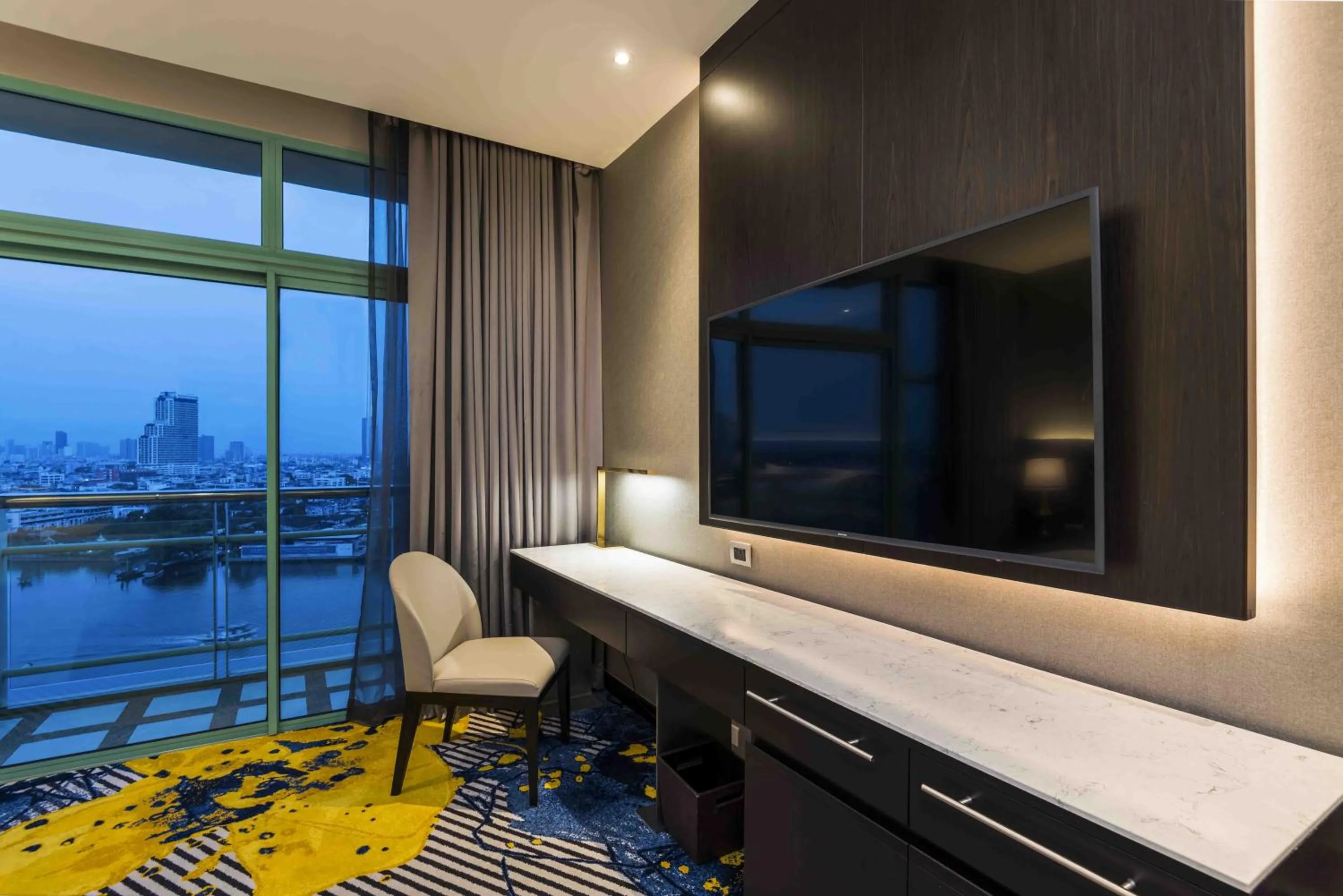 TV and multimedia in Chatrium Hotel Riverside Bangkok