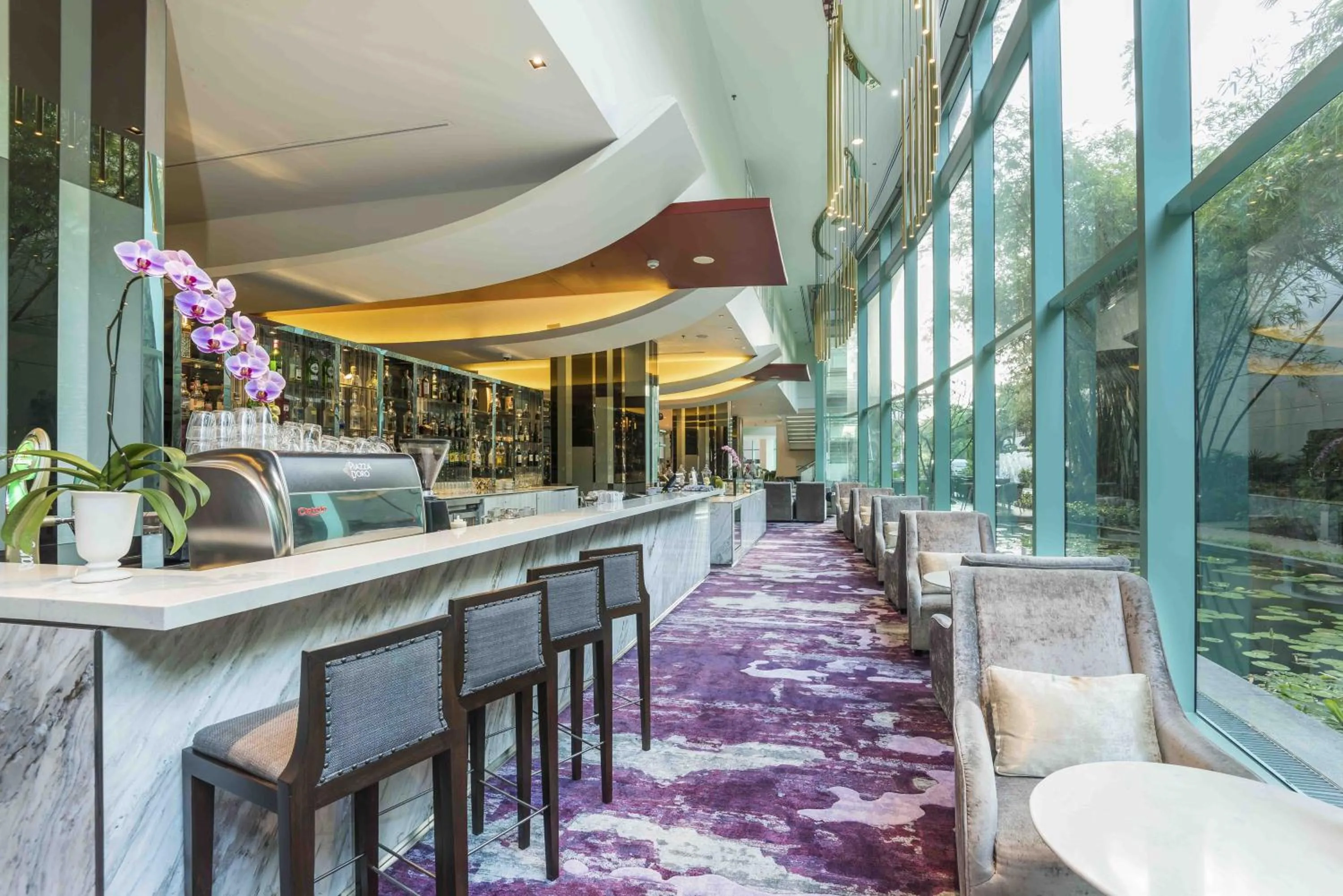 Lounge or bar in Chatrium Hotel Riverside Bangkok
