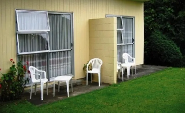 Day in Glow Worm Motel