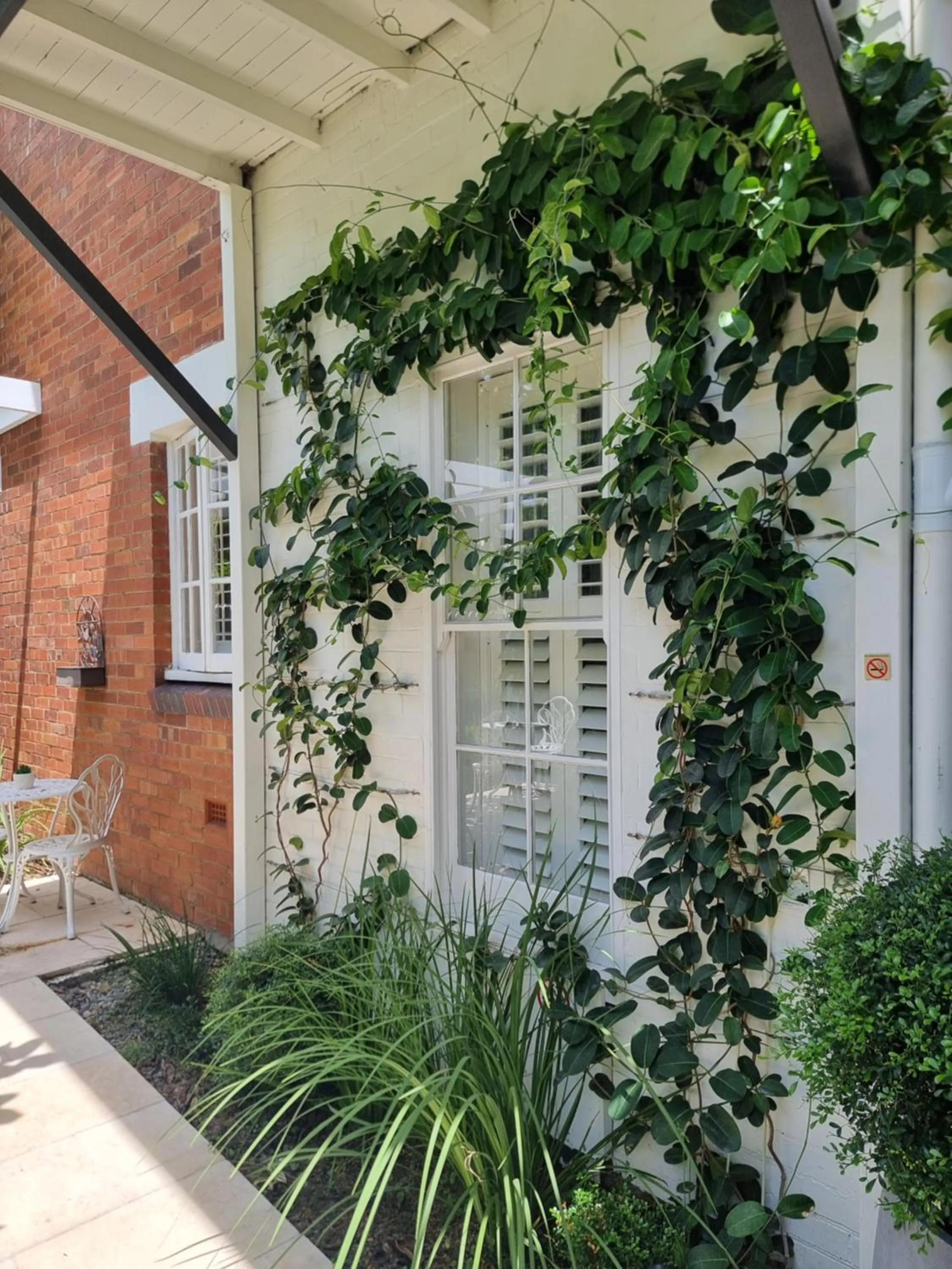 Property building in Edward Lodge New Fam