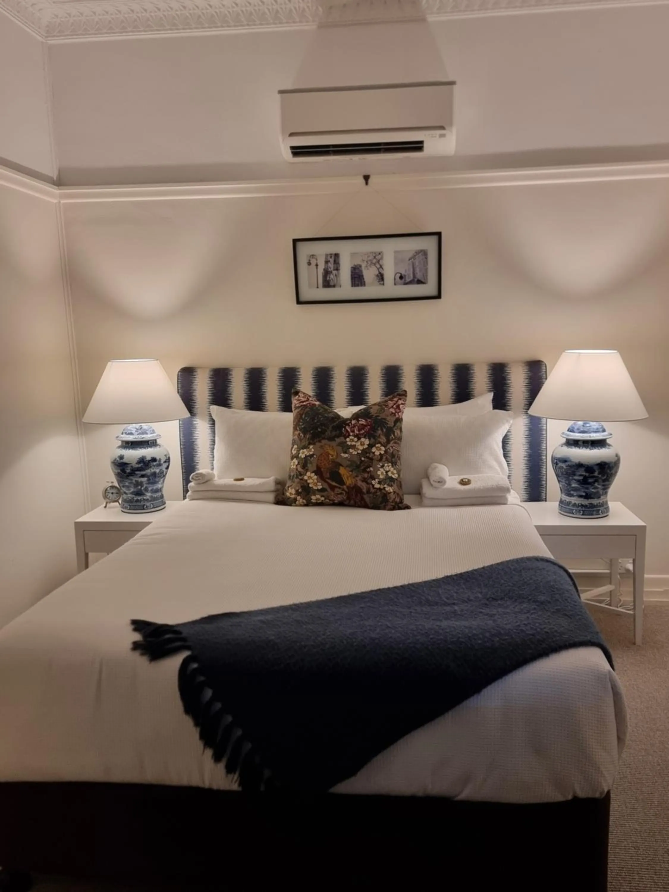 Bedroom, Bed in Edward Lodge New Fam