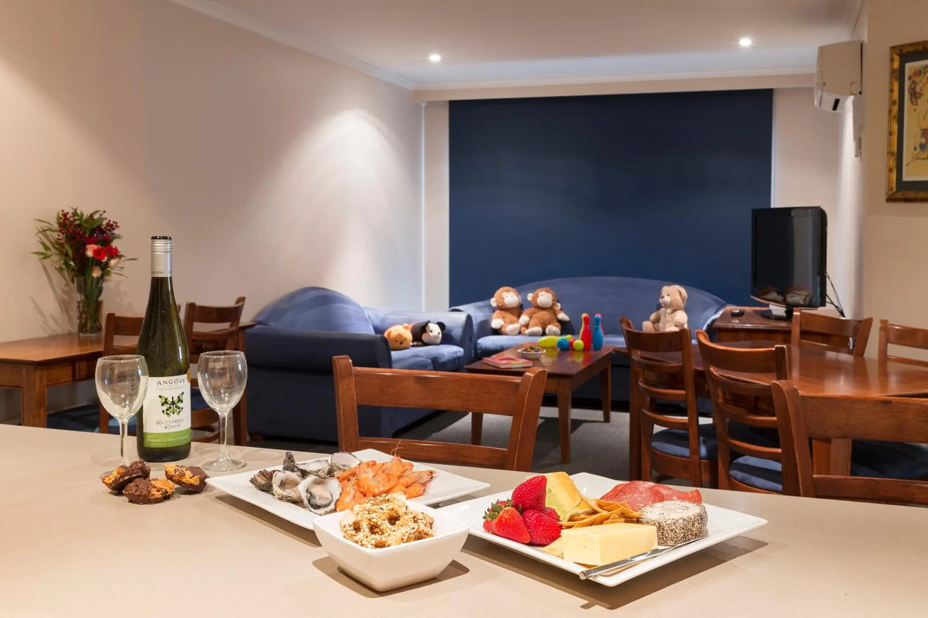 Living room in Canberra Parklands Central Apartment Hotel Official Living room in Canberra Parklands Central Apartment Hotel Official