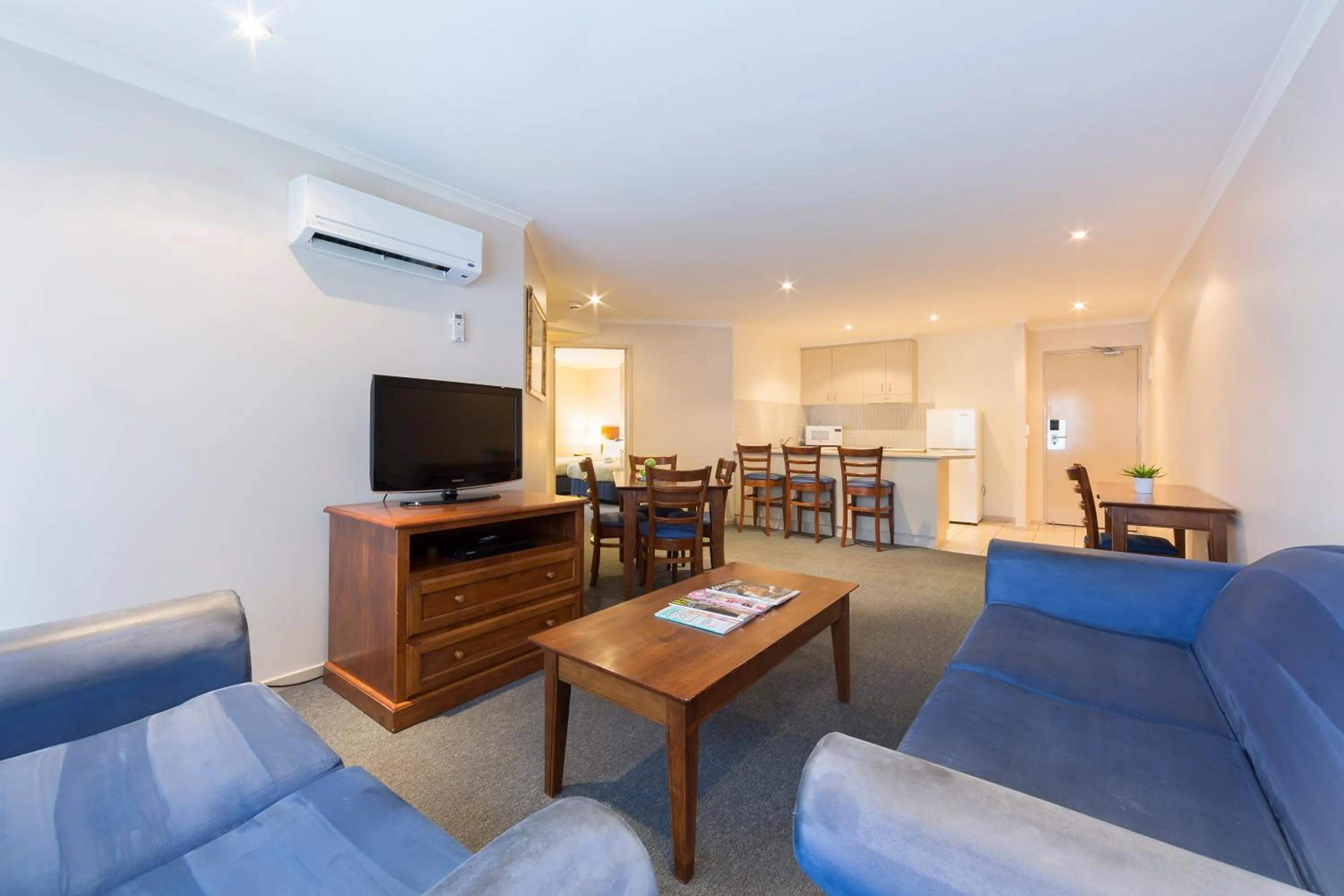 Living room in Canberra Parklands Central Apartment Hotel Official