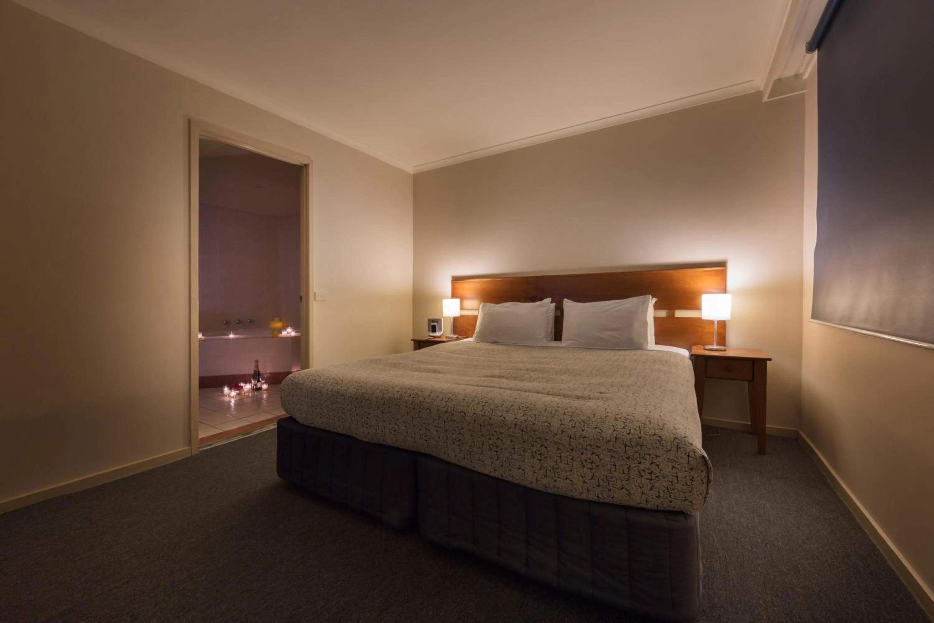 Bed in Canberra Parklands Central Apartment Hotel Official