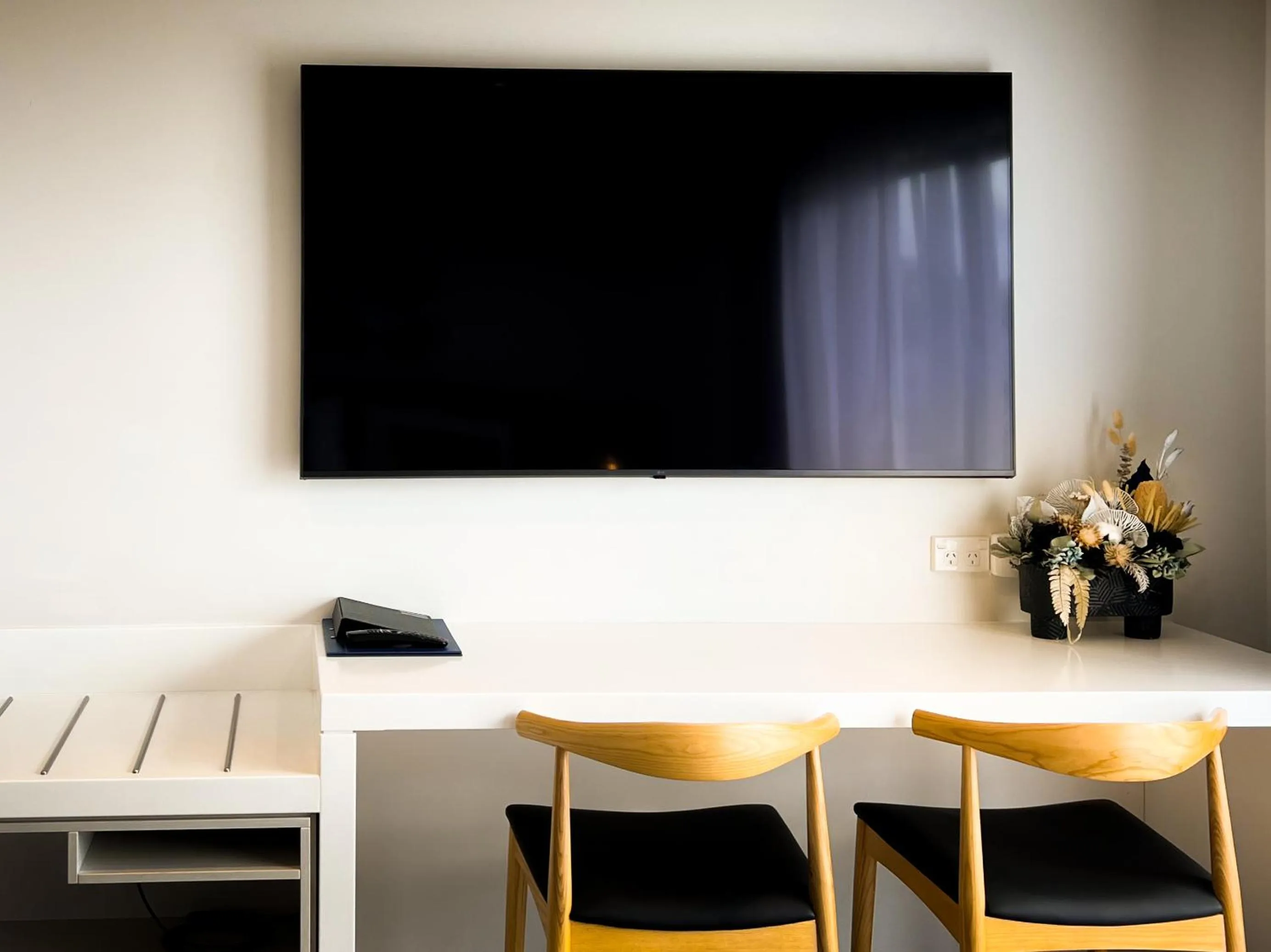 TV and multimedia in The Sails Nelson