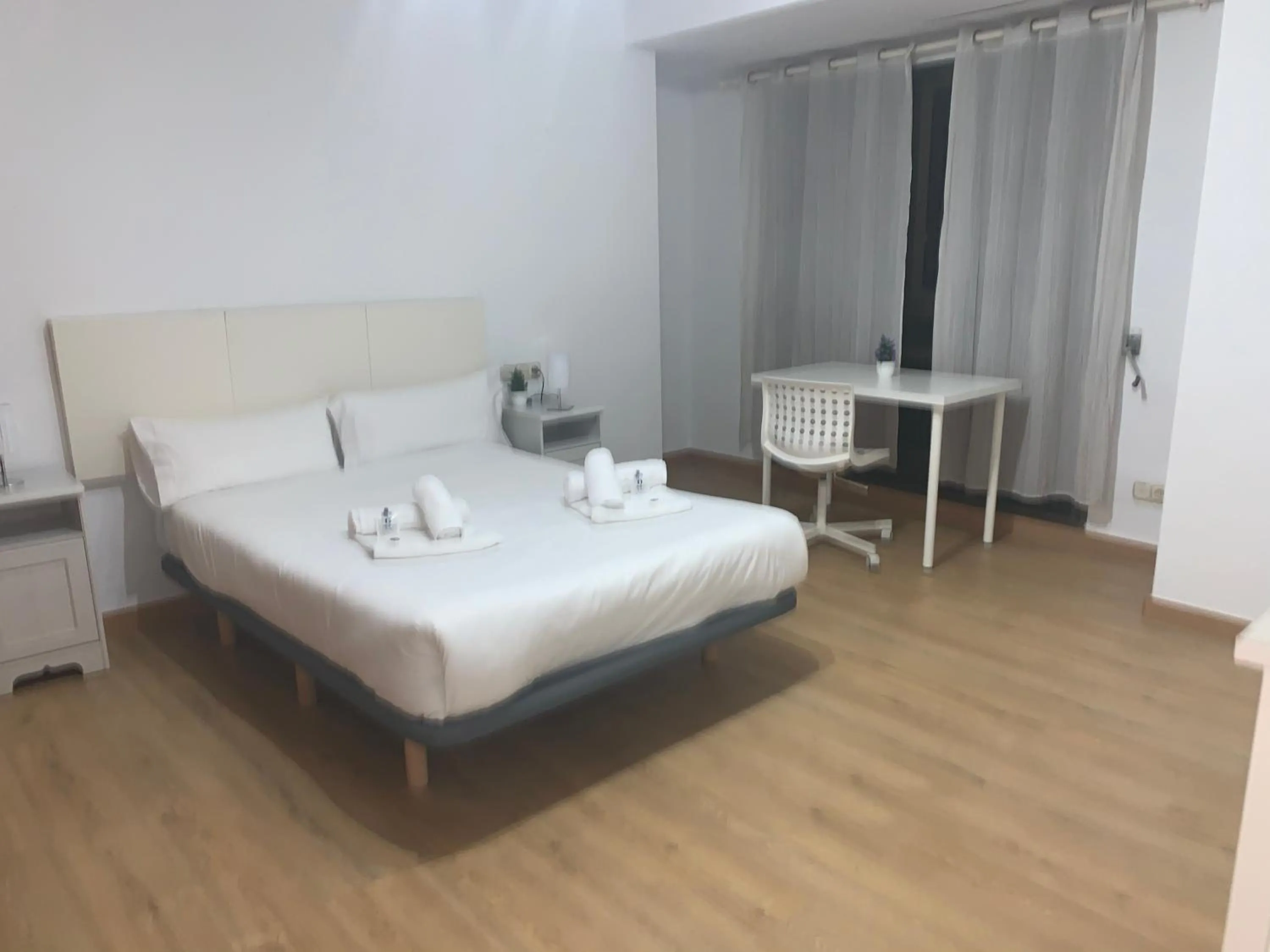 Bedroom, Bed in Zerka Centro