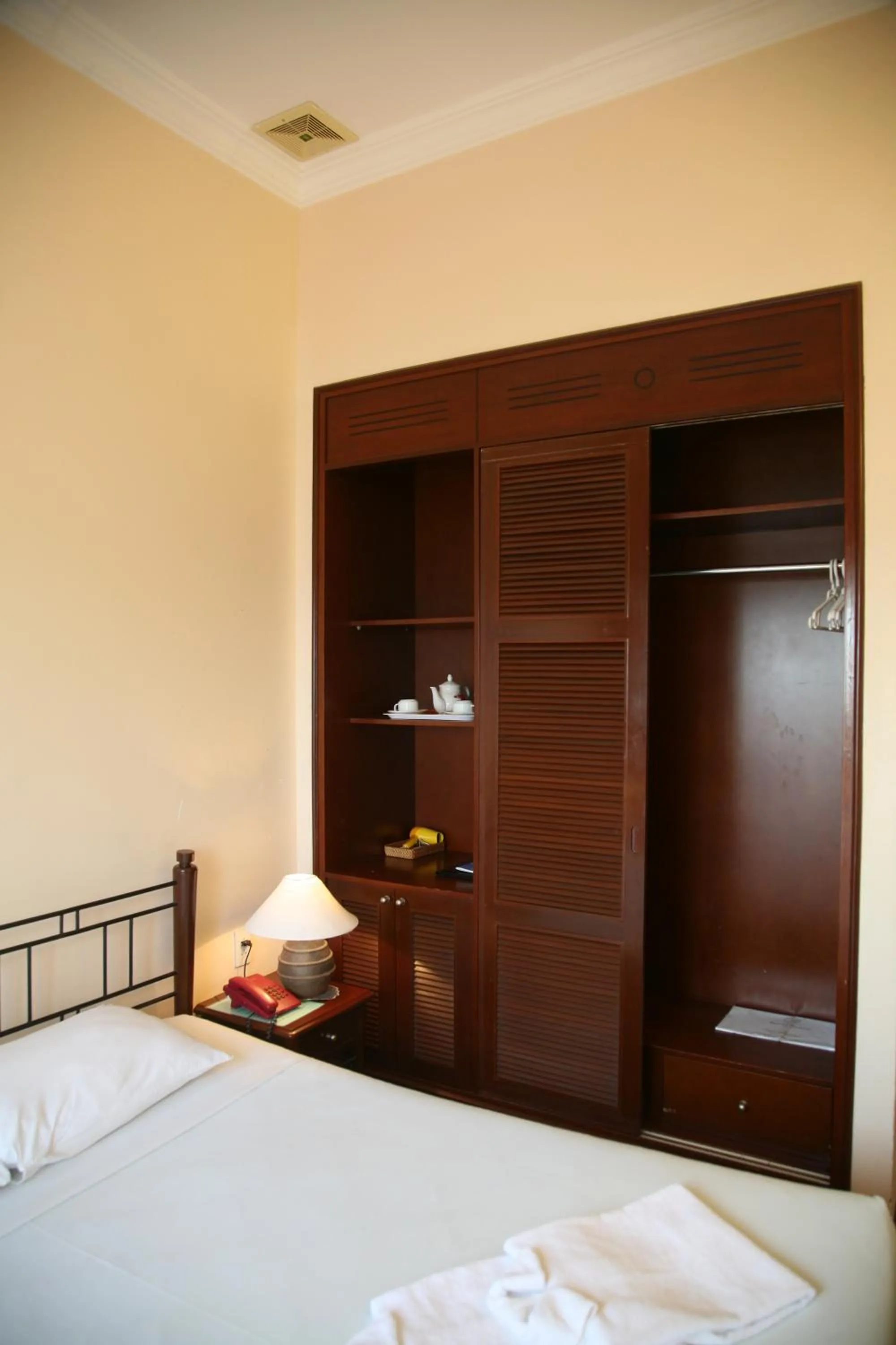 Bedroom, Bed in Mui Ne Resort