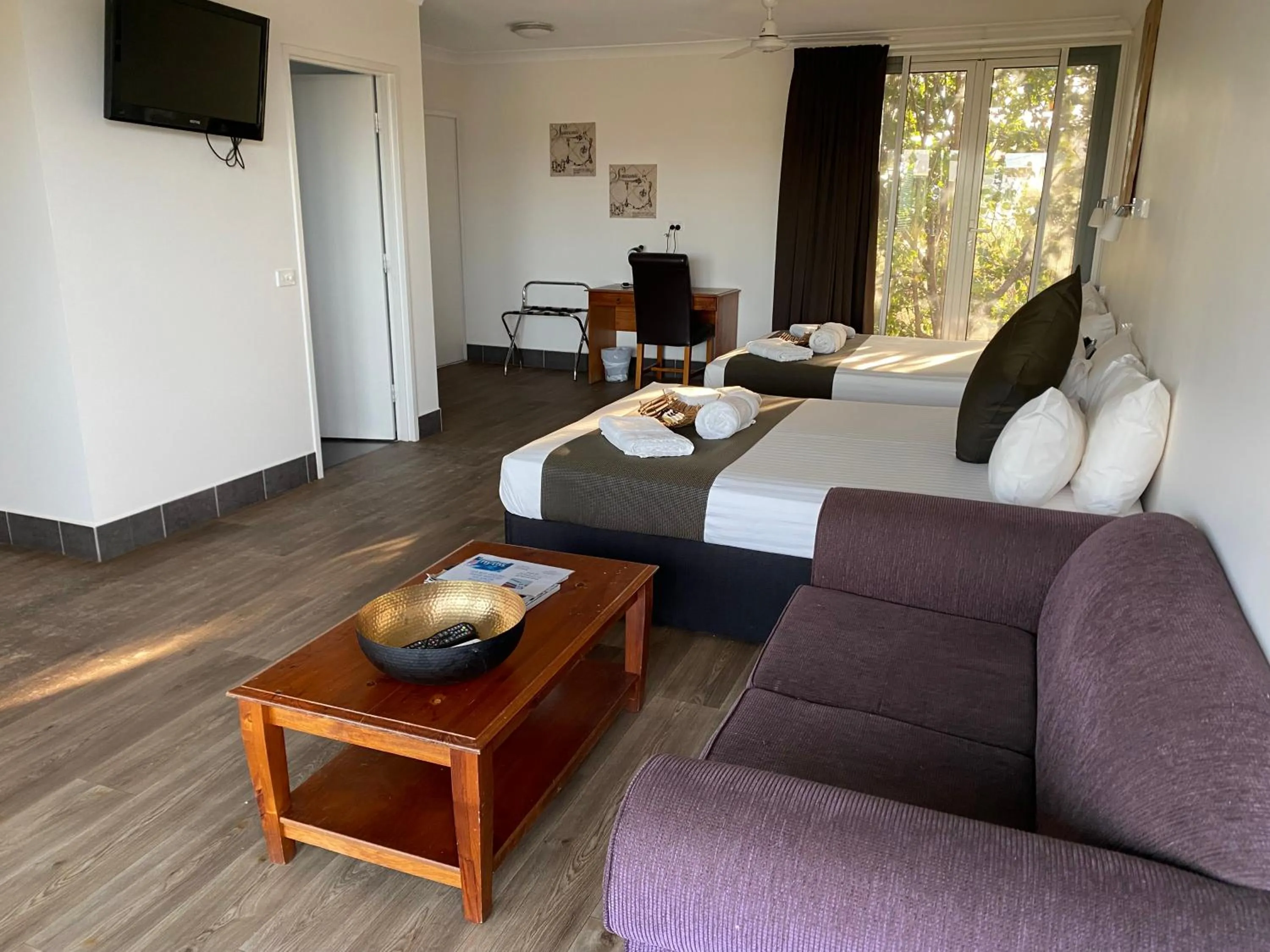 Photo of the whole room, Bed in Darwin Resort