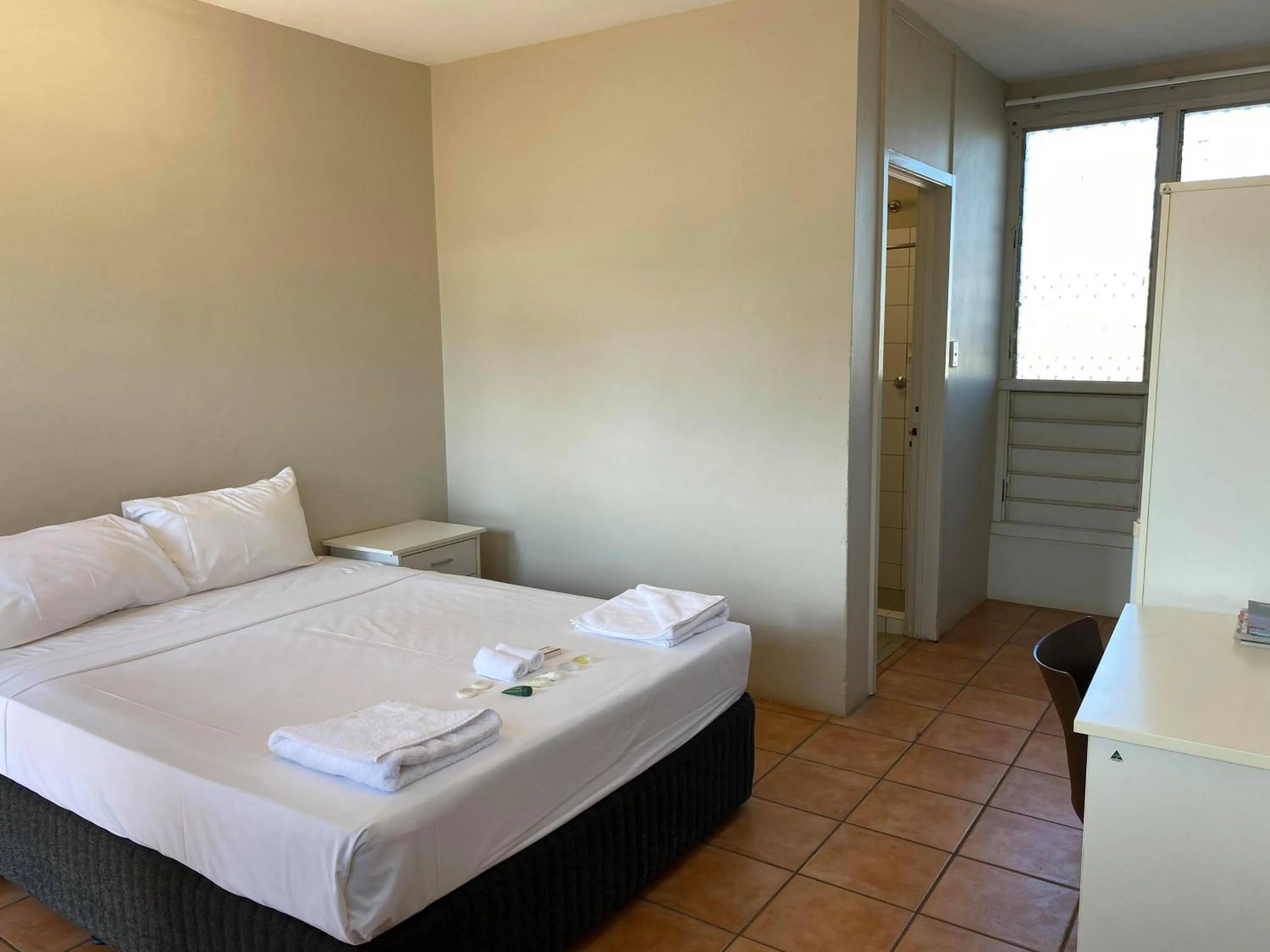 Photo of the whole room, Bed in Darwin Resort