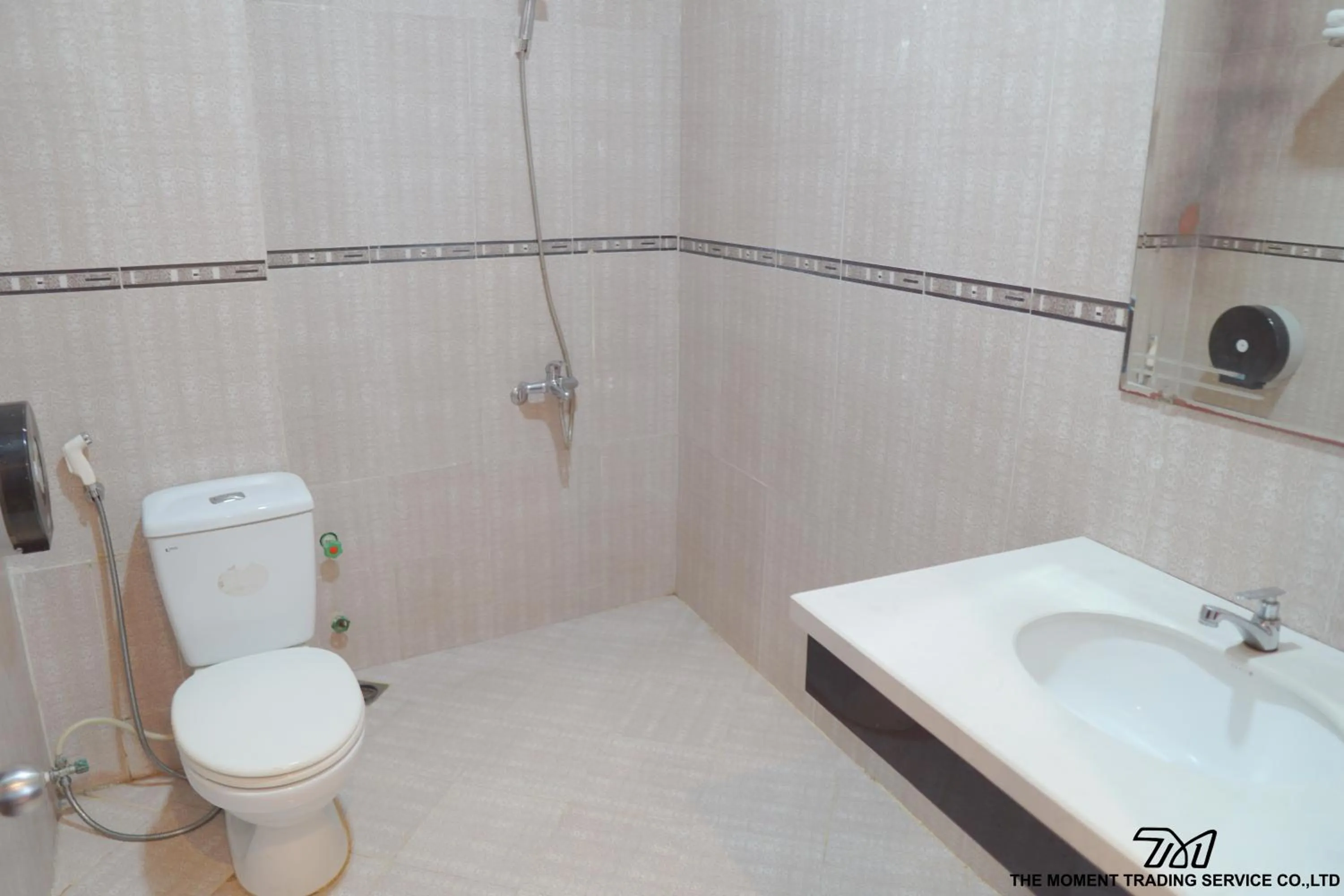 Shower in Seika Hotel by The Moment