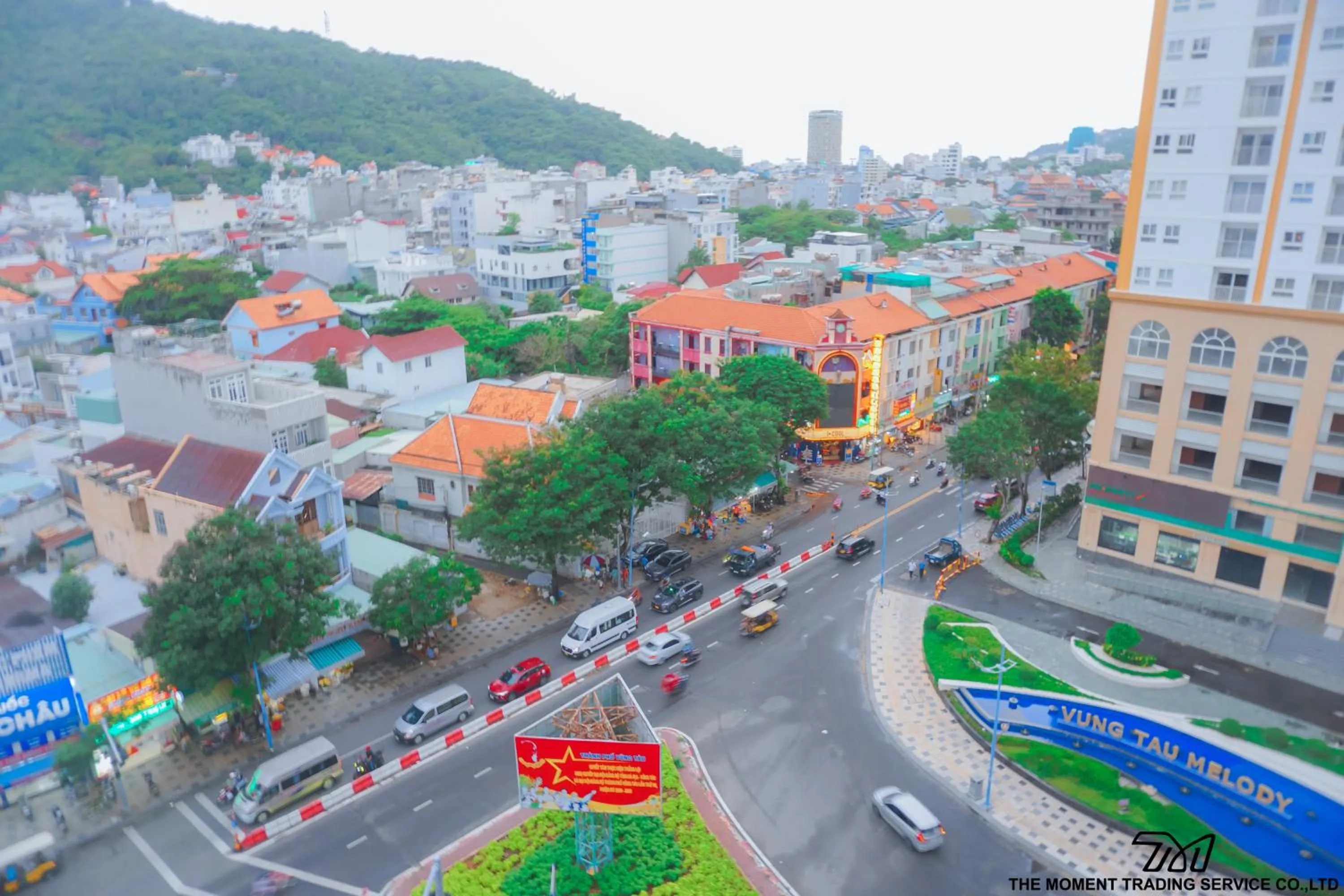 Quiet street view in Seika Hotel by The Moment