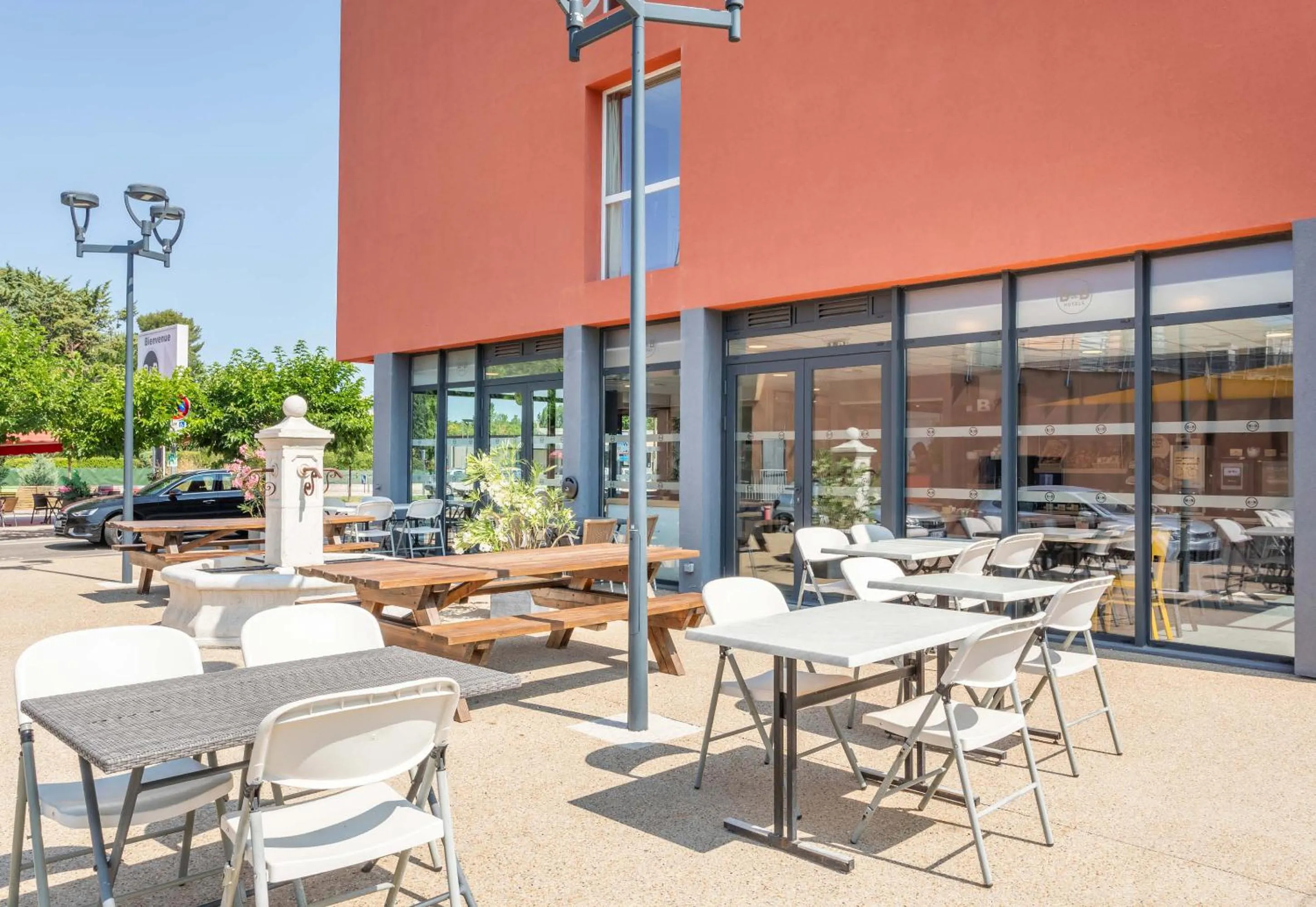 Patio in B&B HOTEL Aix en Provence Venelles